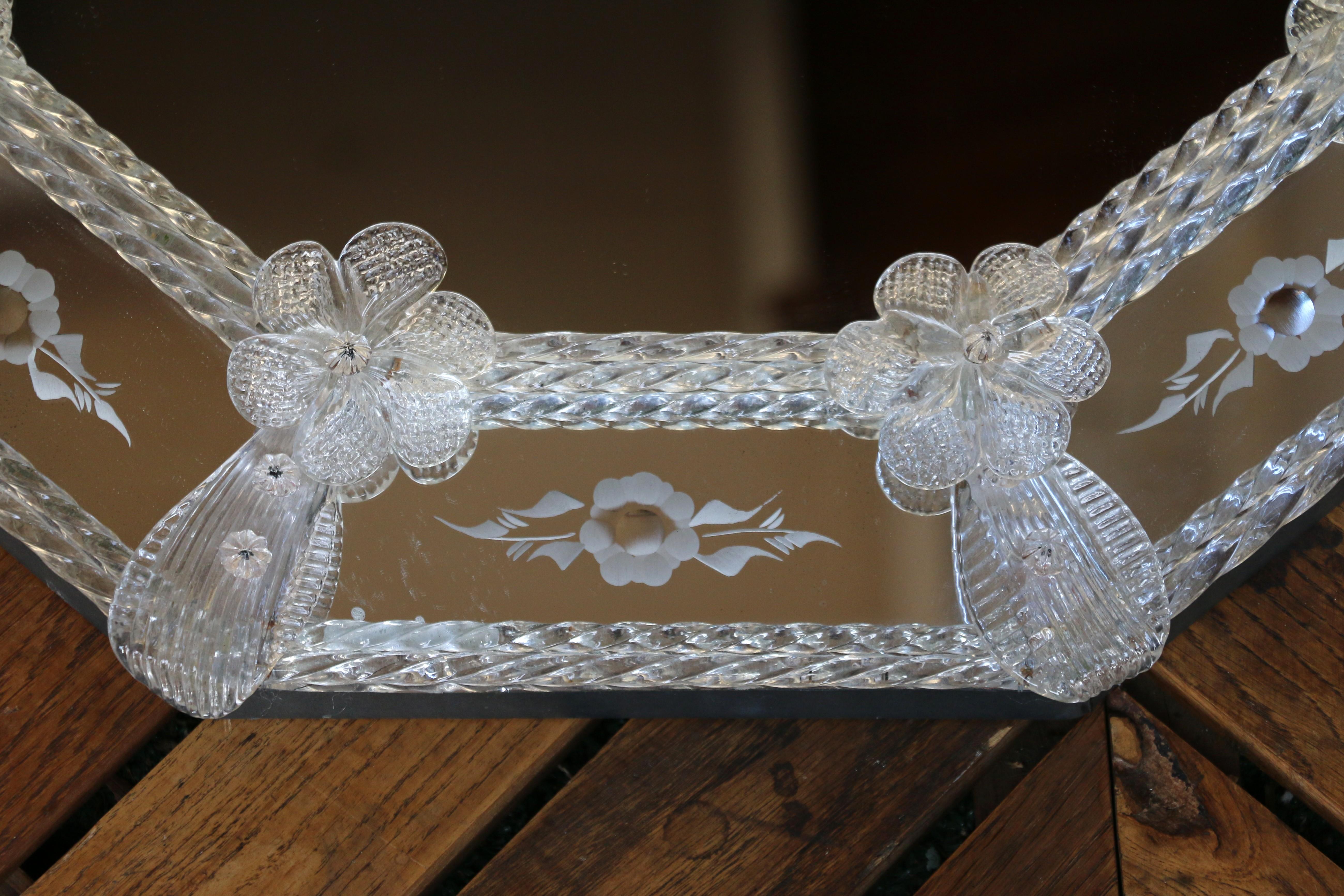 Venezianischer Murano-Glasspiegel aus der Jahrhundertmitte mit geätzten Blumendetails, Italien, 1980 im Angebot 9