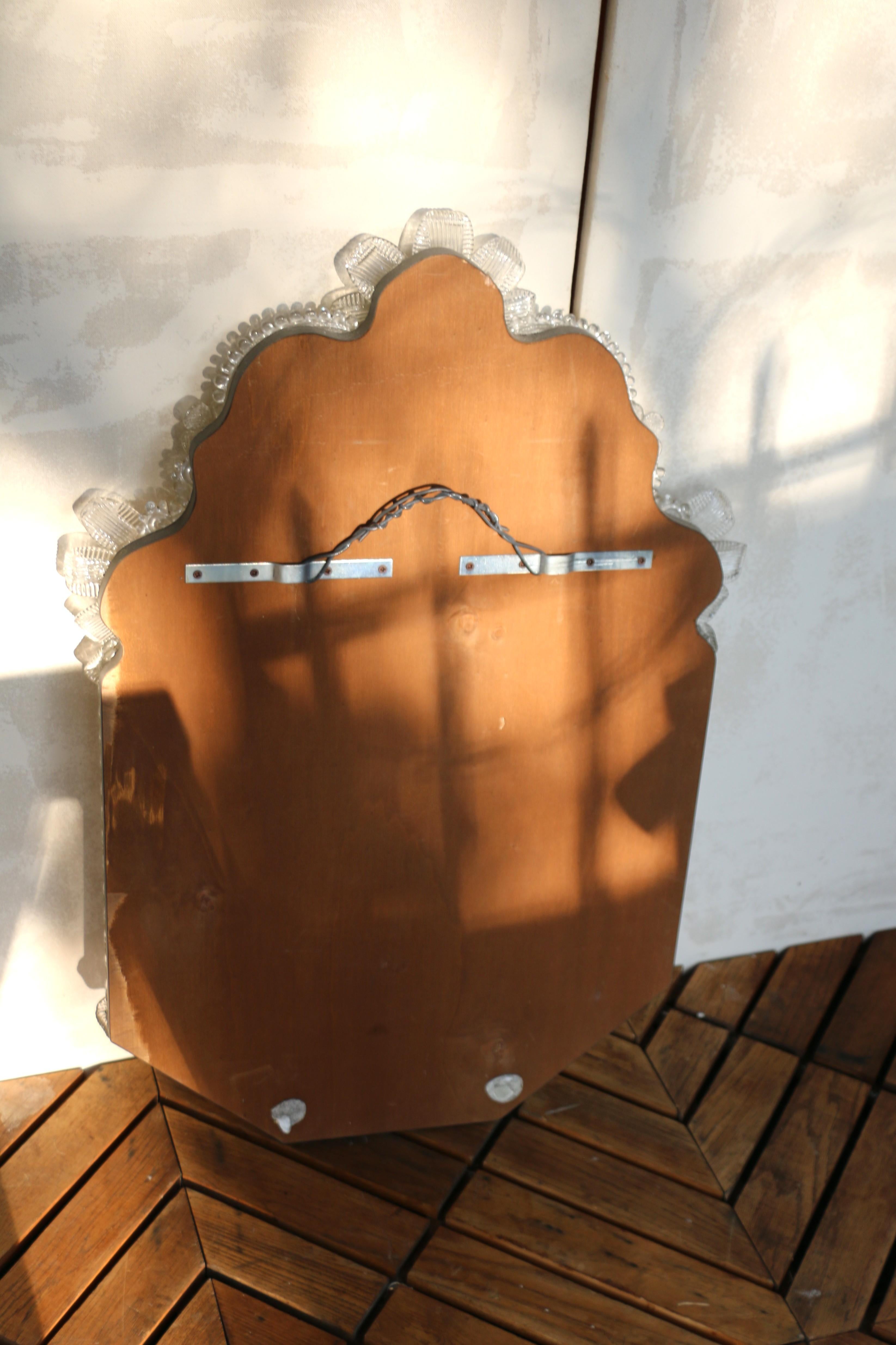 Venezianischer Murano-Glasspiegel aus der Jahrhundertmitte mit geätzten Blumendetails, Italien, 1980 im Angebot 10