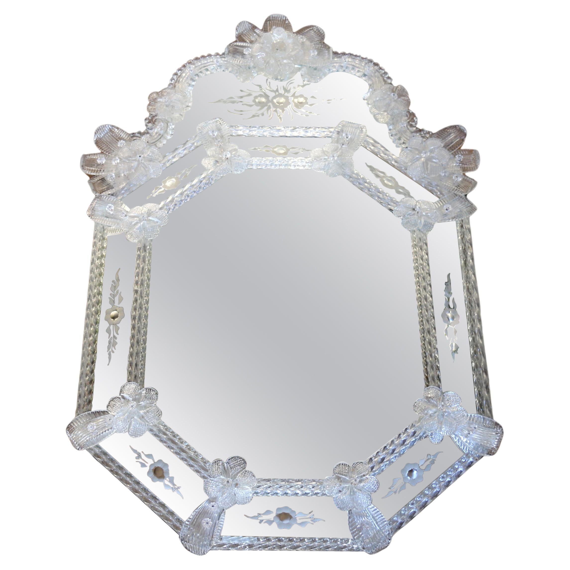 Specchio in vetro di Murano di metà secolo con dettagli floreali incisi, Italia, 1980