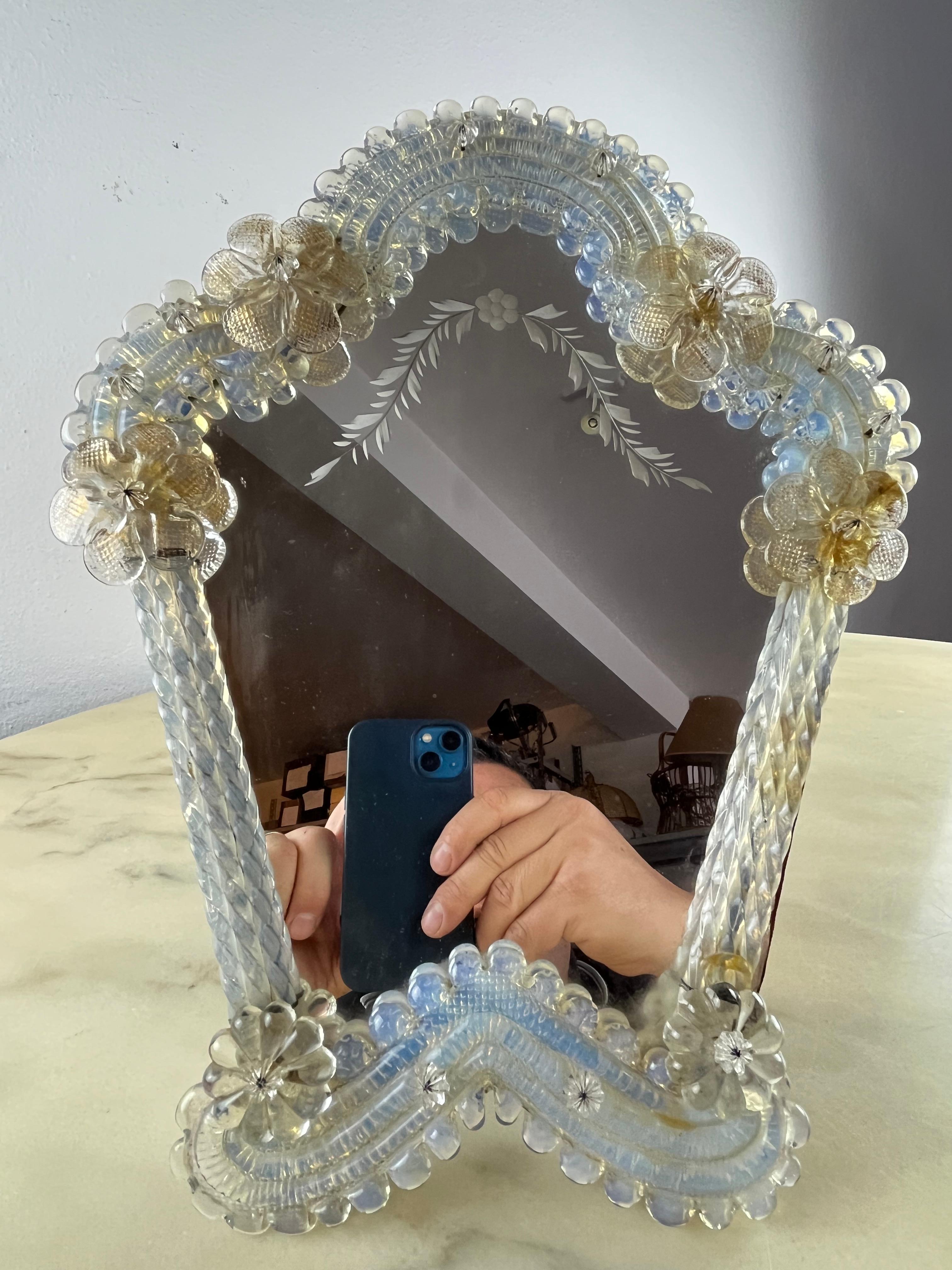 Mid-Century Venetian Murano Glass Table Mirror, Italian Design 1960s In Good Condition For Sale In Palermo, IT