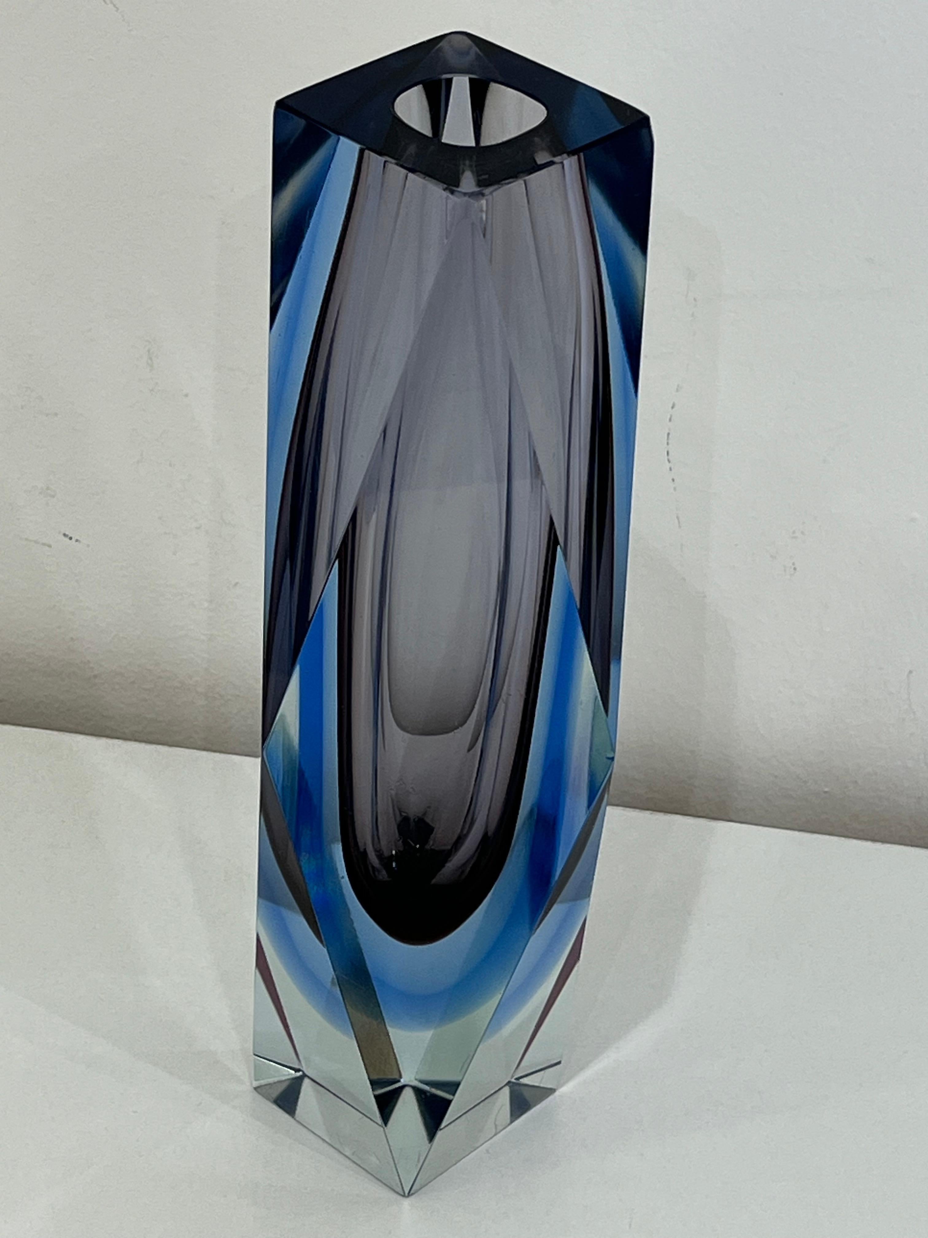 Verre de Murano Vase en verre Murano vénitien du milieu du siècle 1960 en vente