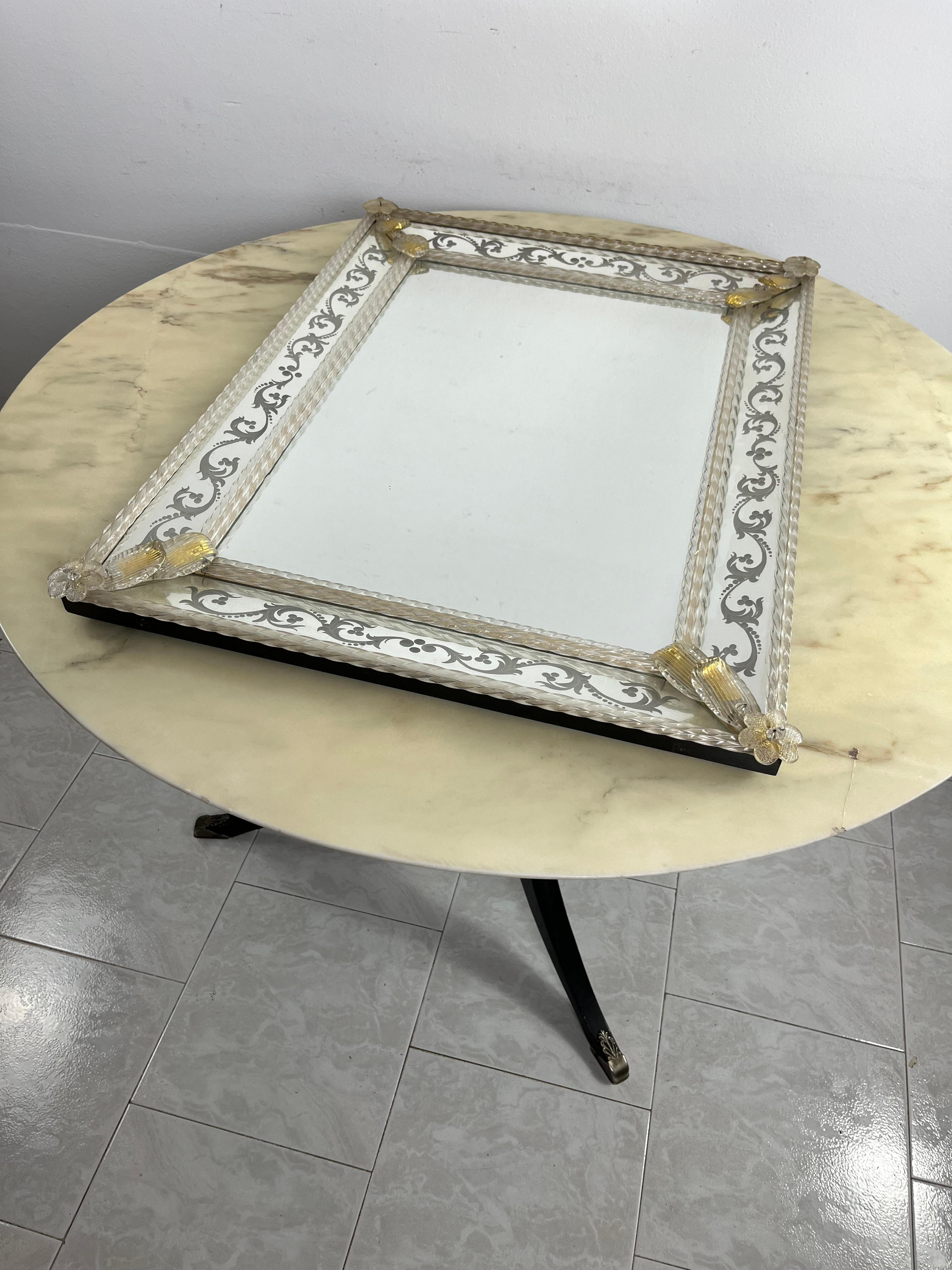 italien Miroir mural en verre Murano vénitien du milieu du siècle 1960 en vente