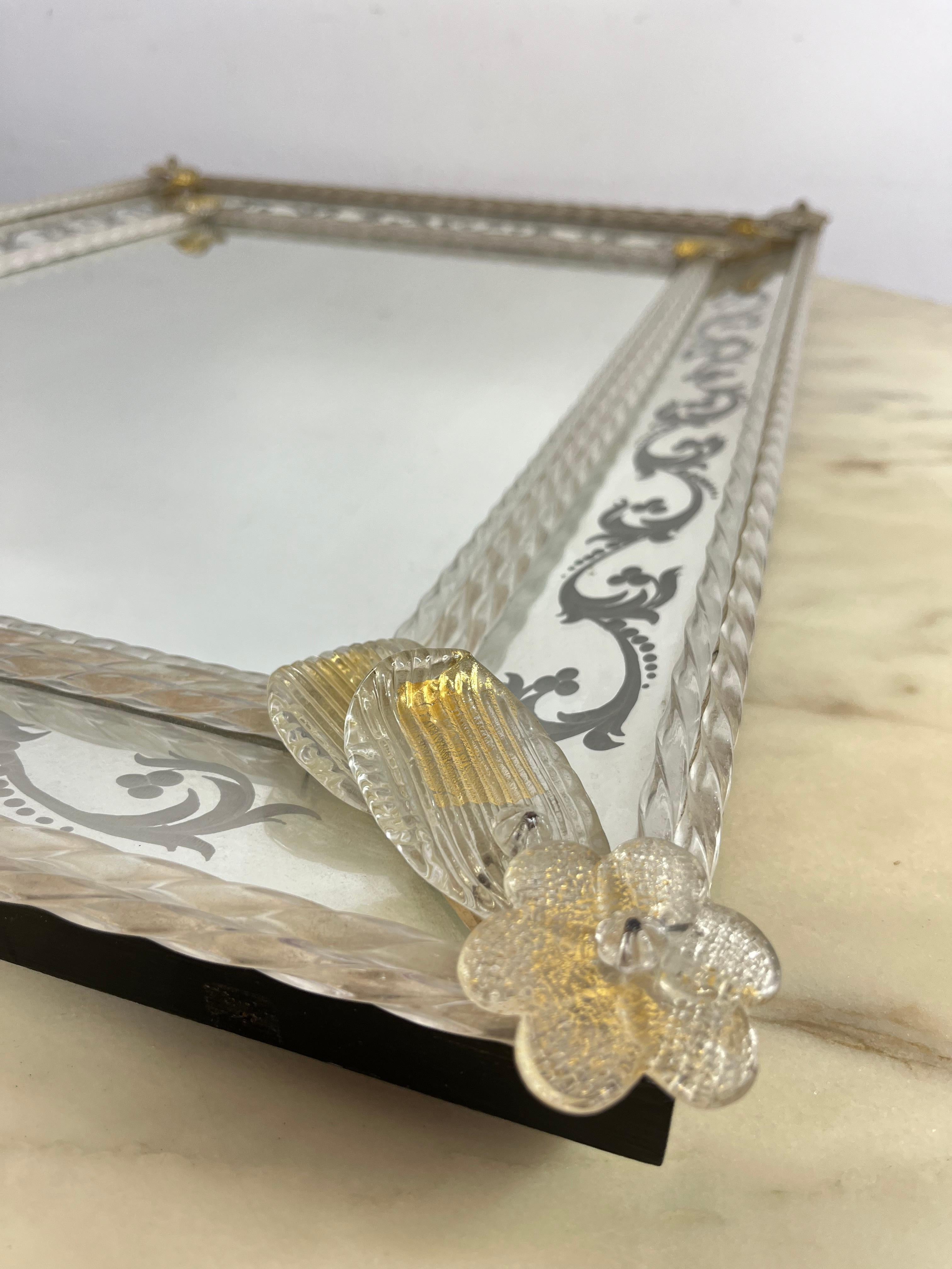 Miroir mural en verre Murano vénitien du milieu du siècle 1960 en vente 1