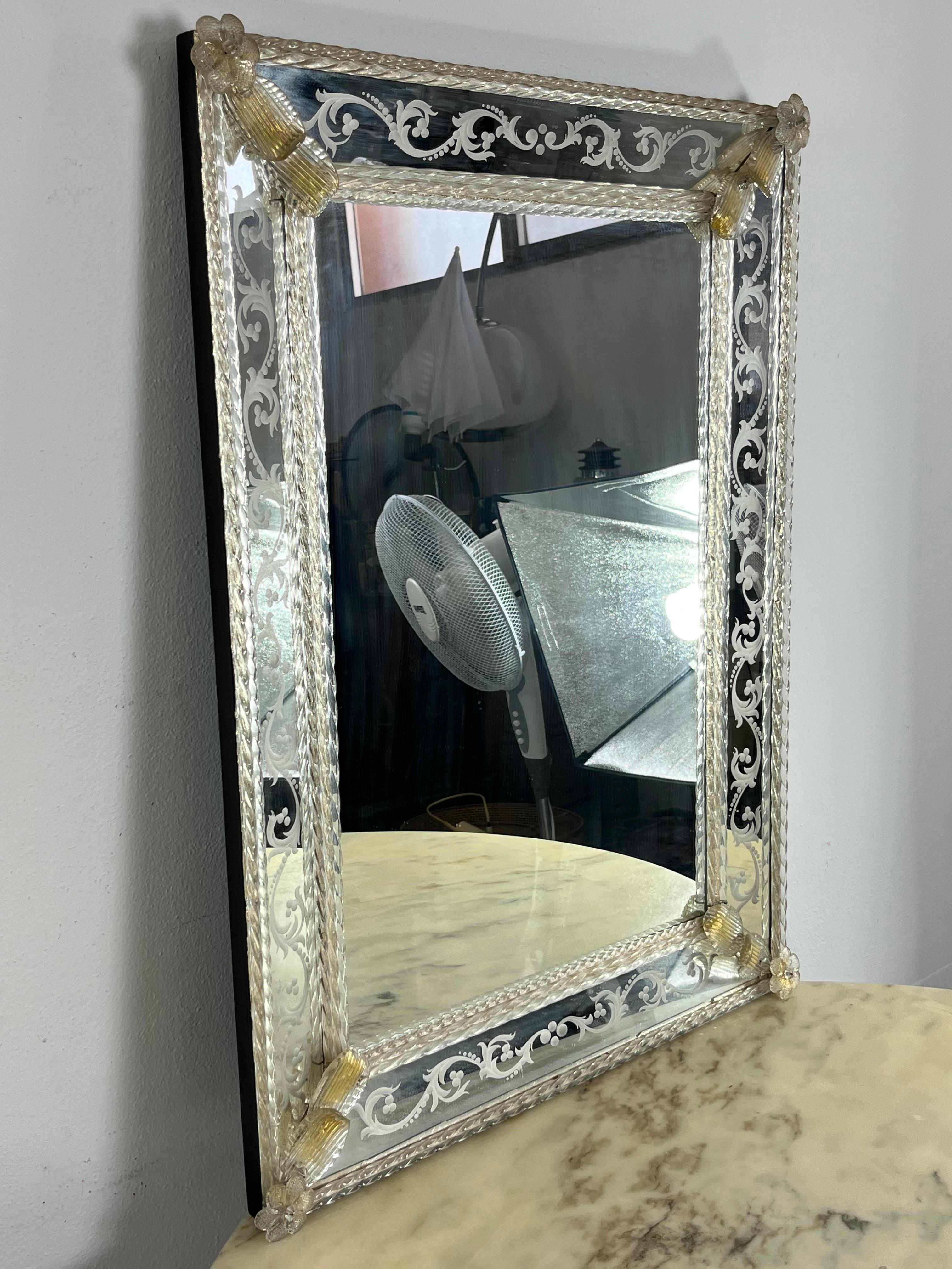 Miroir mural en verre Murano vénitien du milieu du siècle 1960 en vente 3