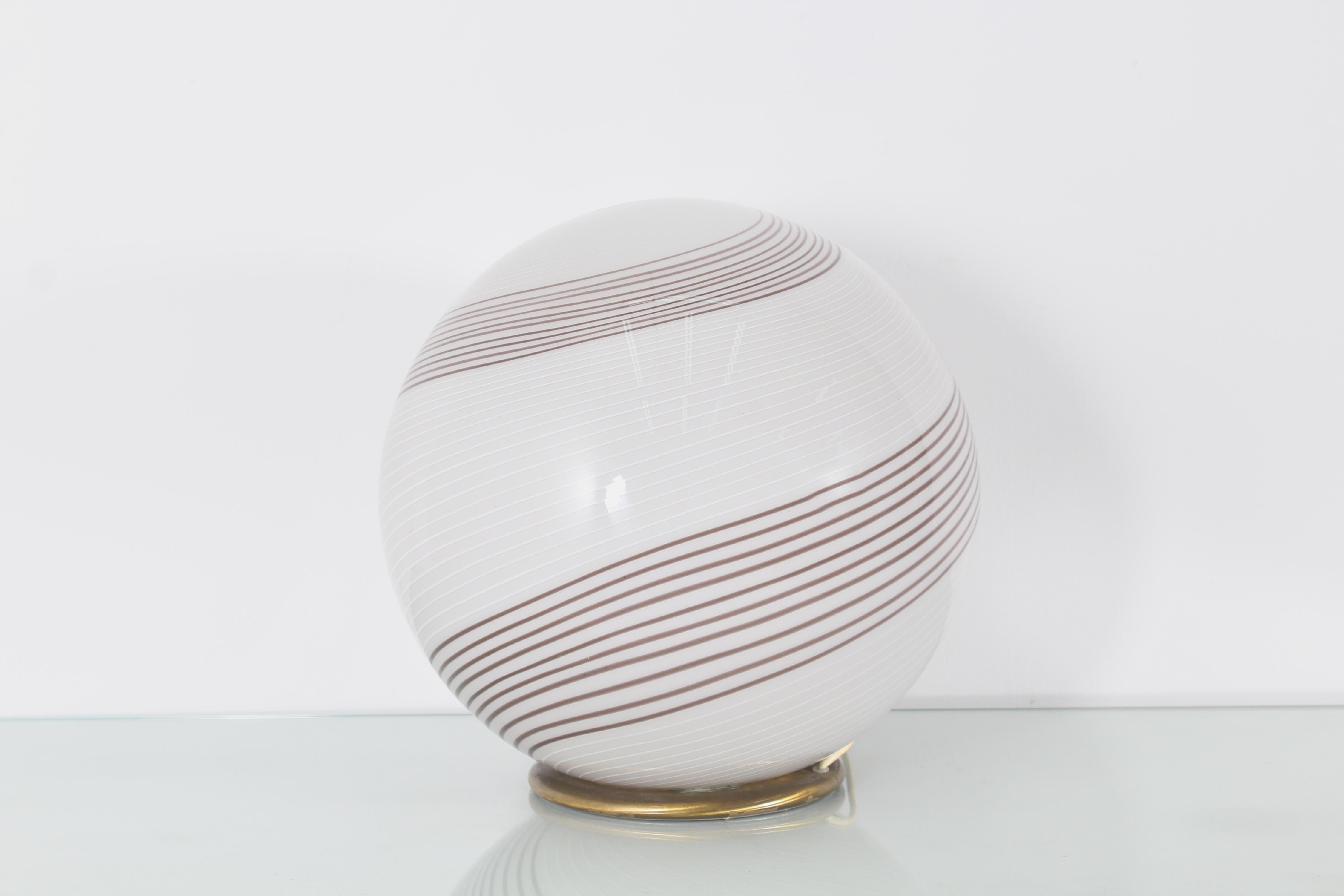 Mid-Century Venini Globe Murano Glass Table Lamp Italy, 70s In Good Condition In Palermo, IT