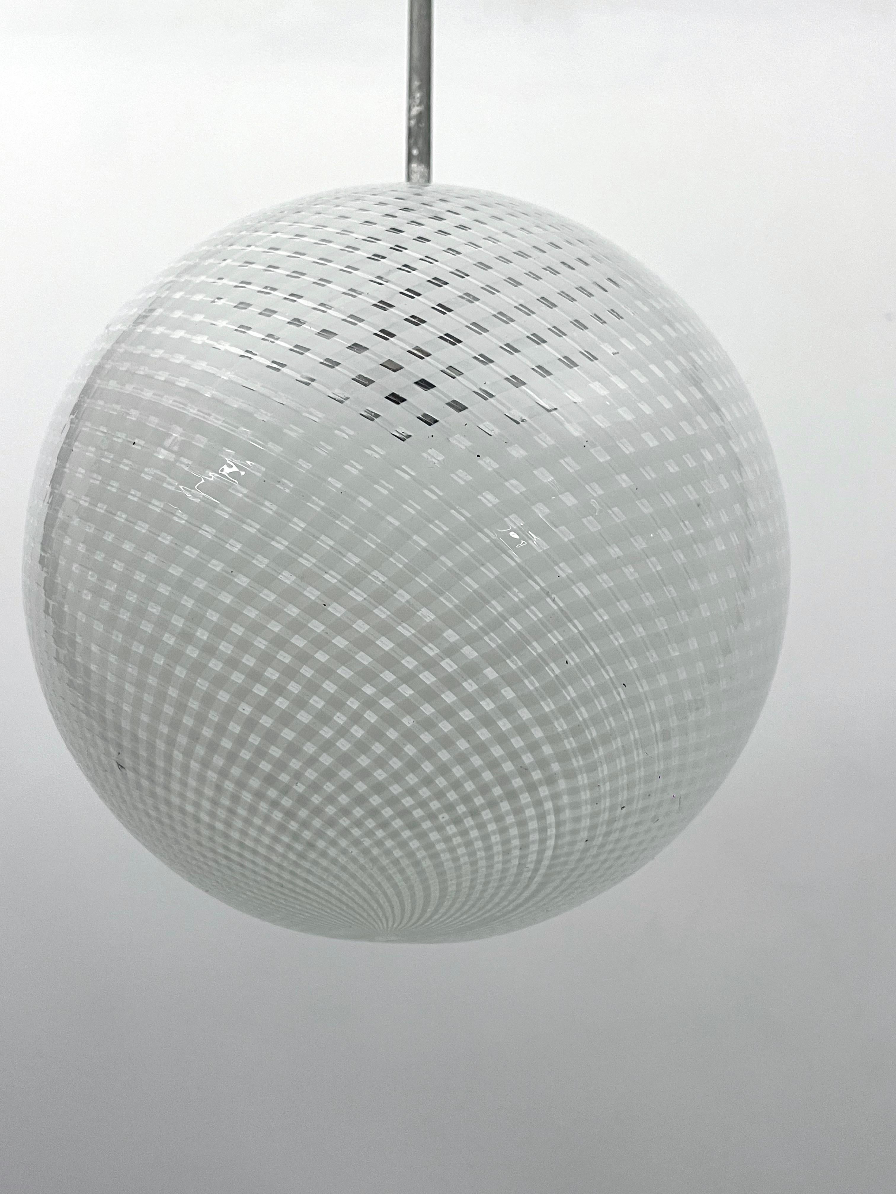 20th Century Mid-Century Venini Reticello sphere pendant. Italy 1950s For Sale