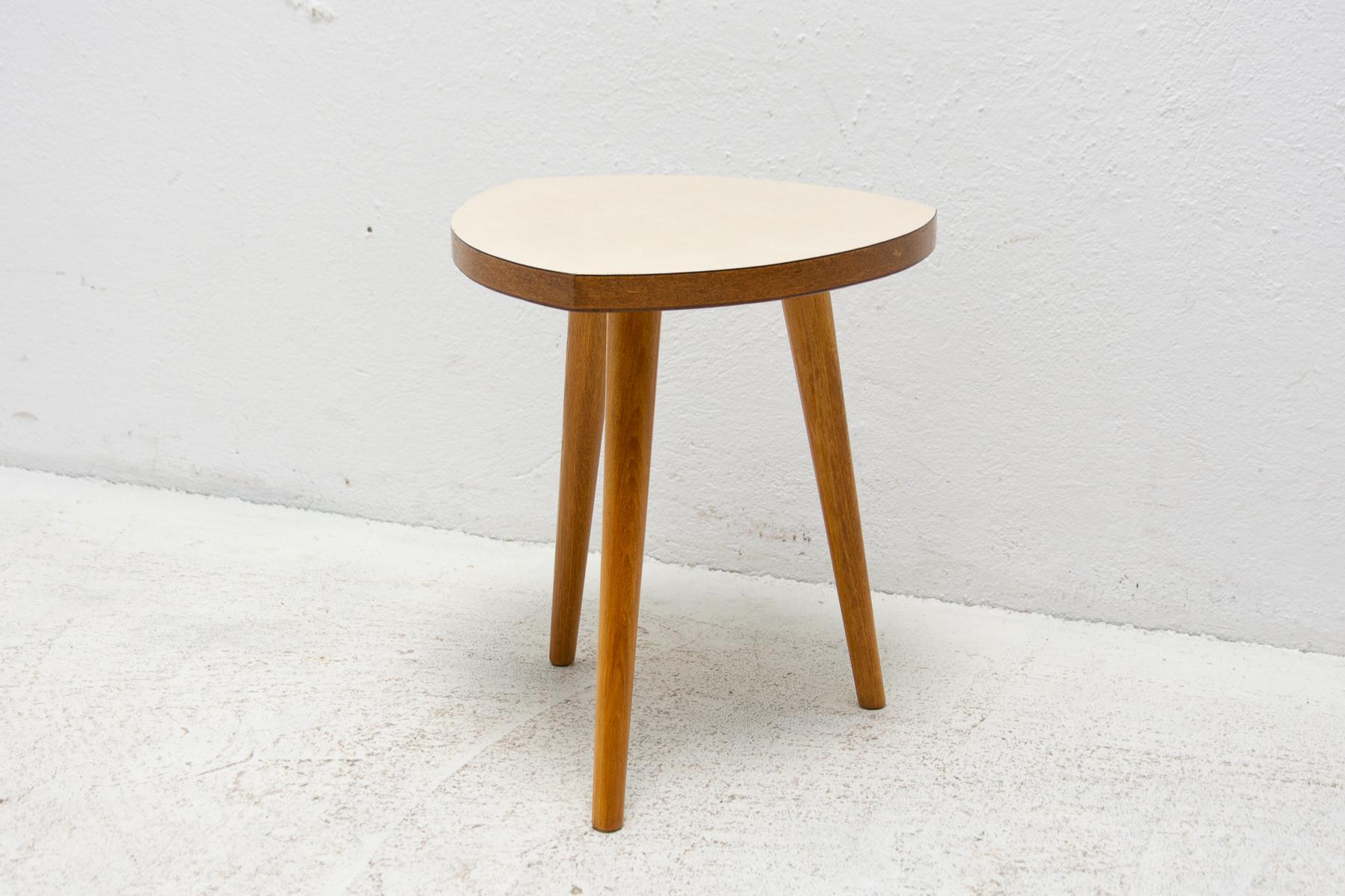 Mid century small side table. It was made in the former Czechoslovakia, in the 1960´s. Materials: formica, beechwood. Cool retro piece. In very good vintage condition.

Dimensions: 33 x 37 x 33 cm (W x H x D)

Seat height : 33 cm.
   