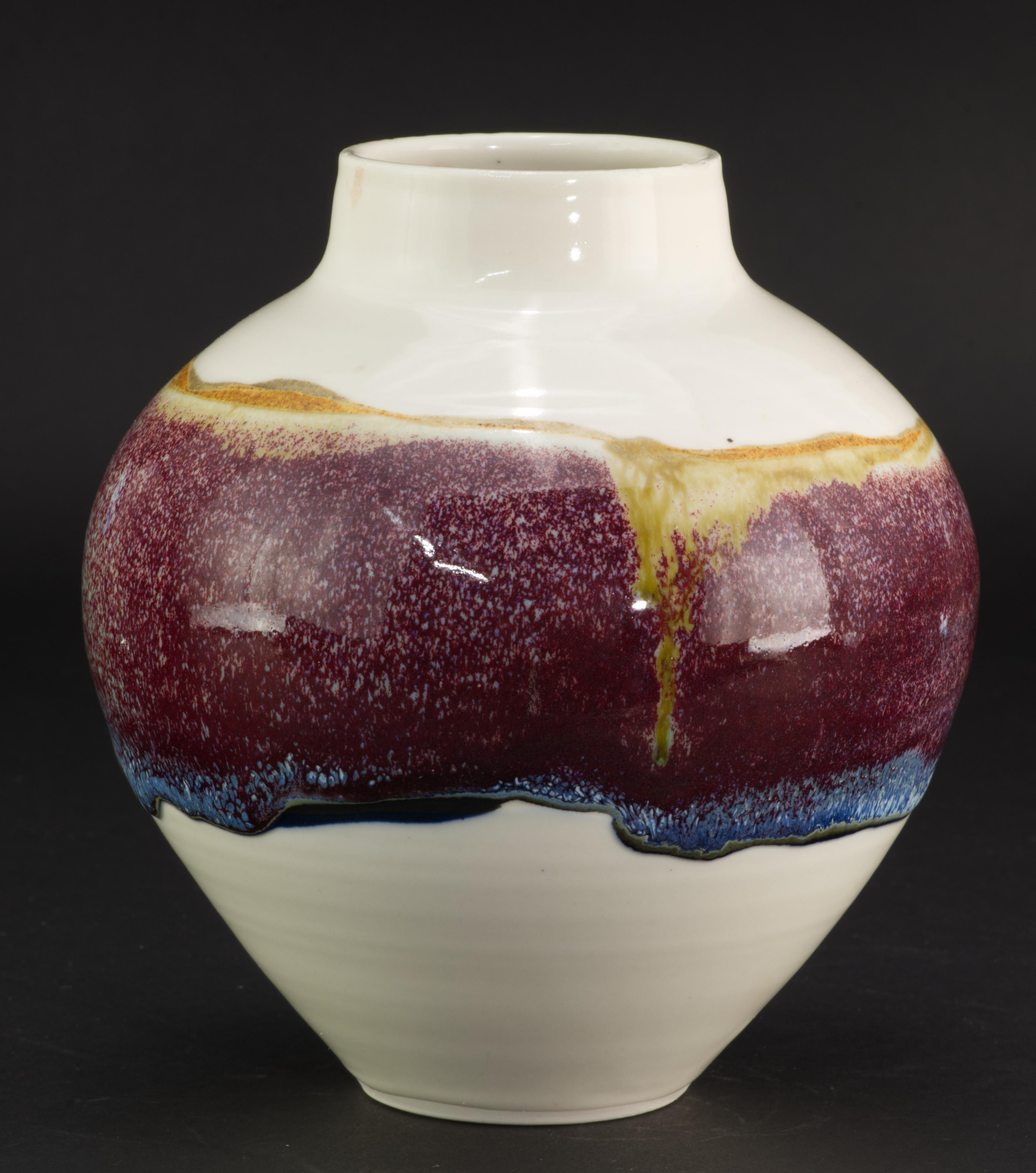 20ième siècle Vase d'art vibrant du milieu du siècle dernier émaillé de lave grasse en vente