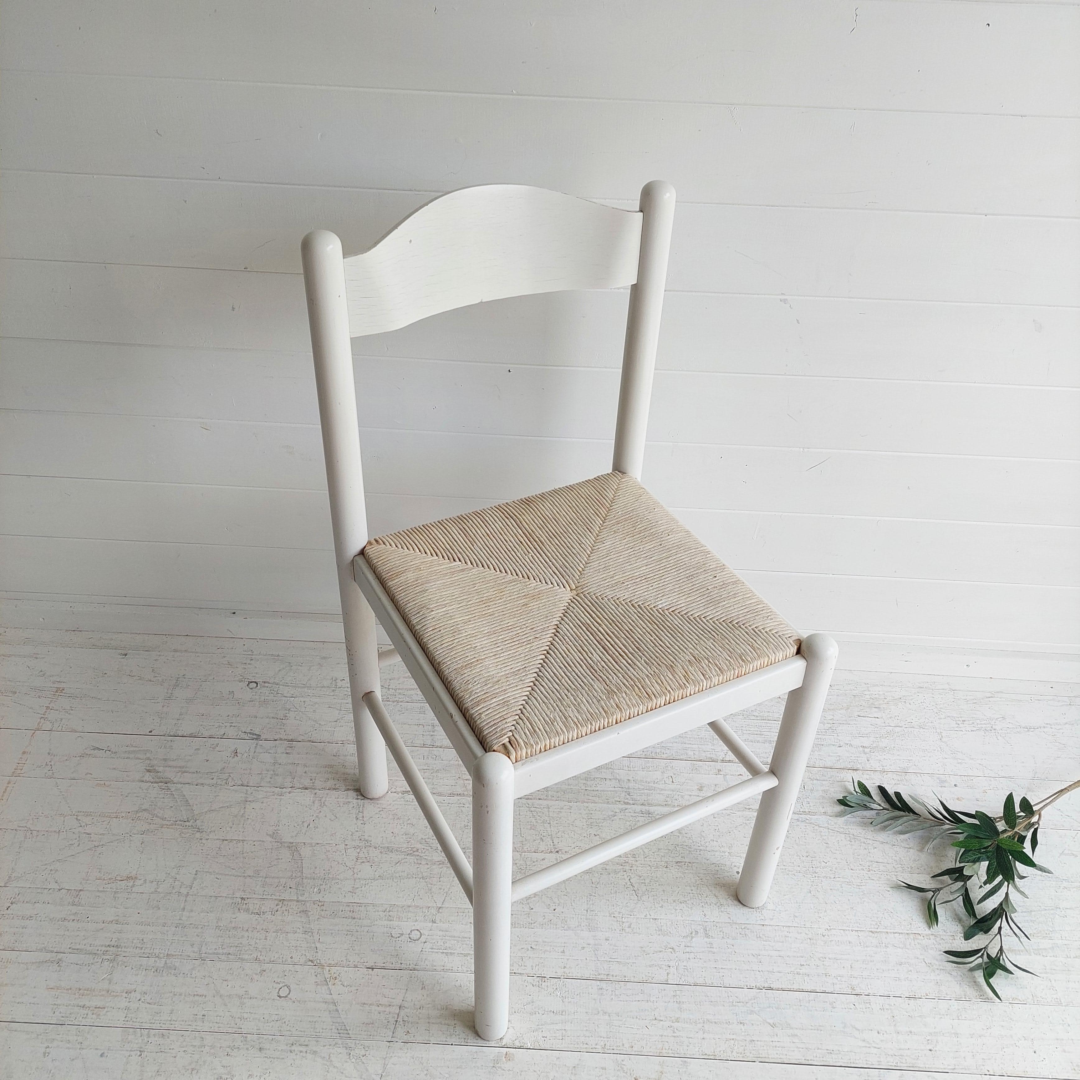 Mid Century Vico Magistretti Style  white lacquered and rush seat Dining Chair I For Sale 3