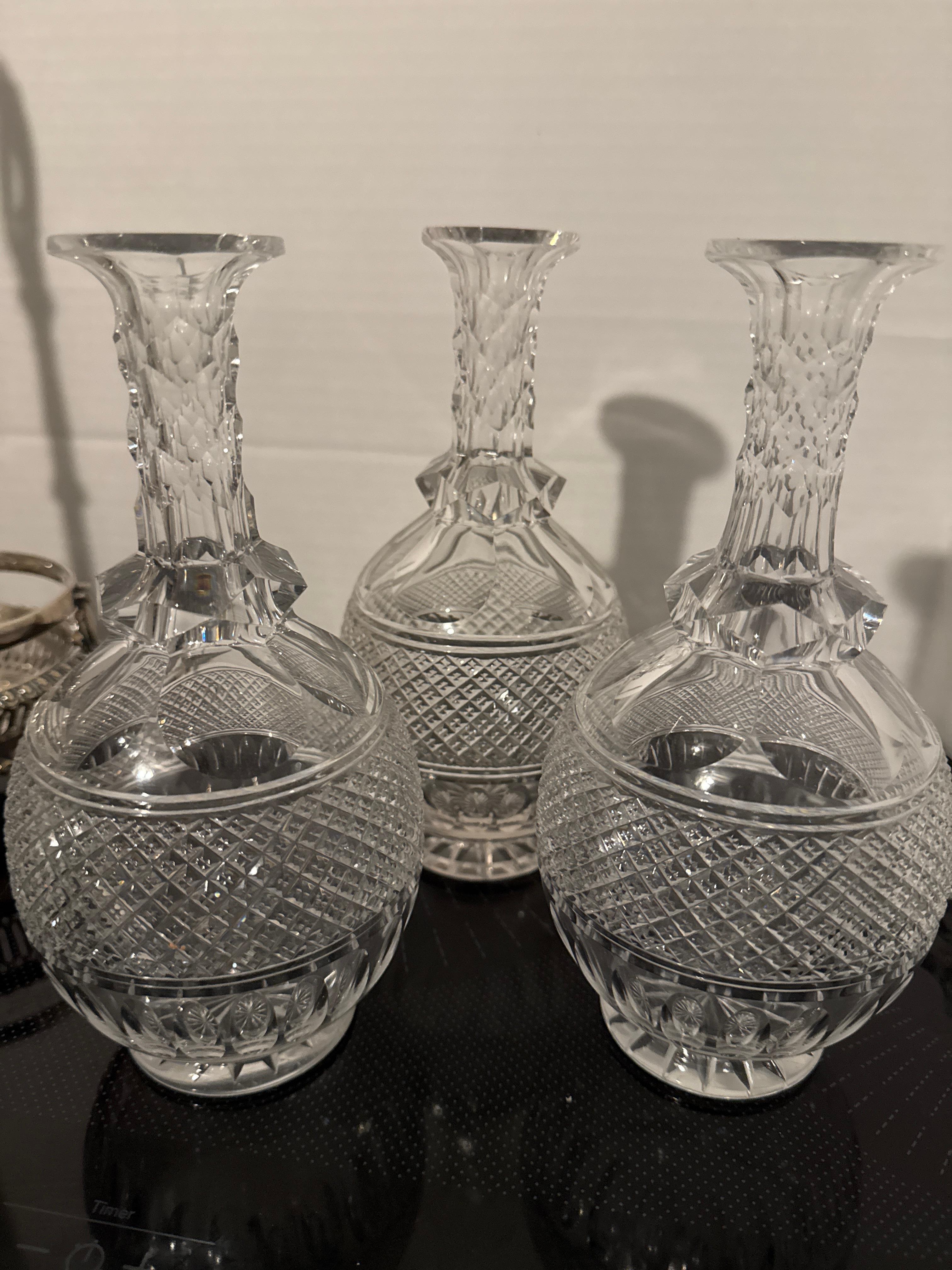 Carafes à décanter de style victorien du milieu du siècle, dans leur Stand d'origine en métal argenté. en vente 9