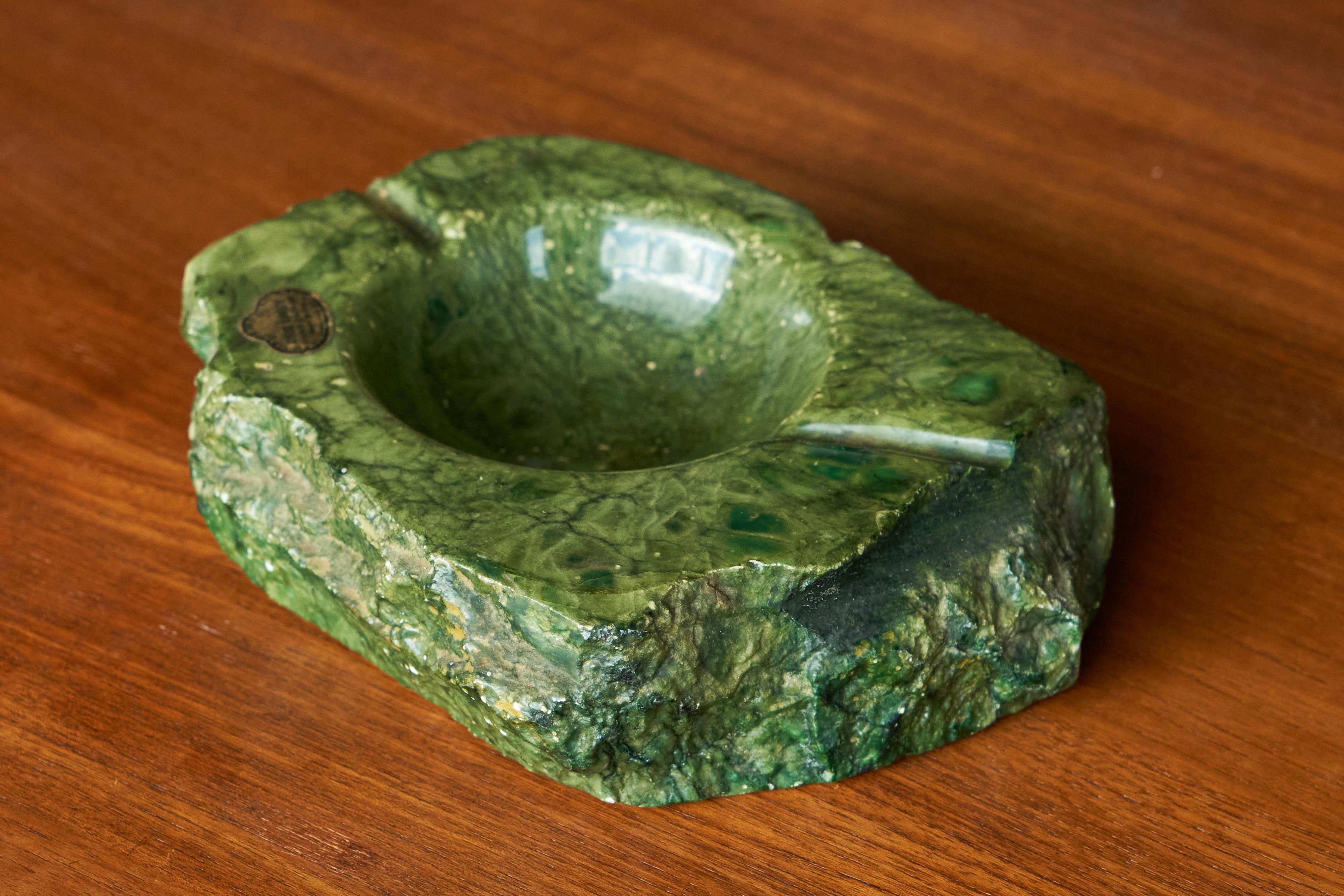 Hand-Crafted Mid Century Vide Poche in Hand Carved Green Alabaster Italy 1960s For Sale