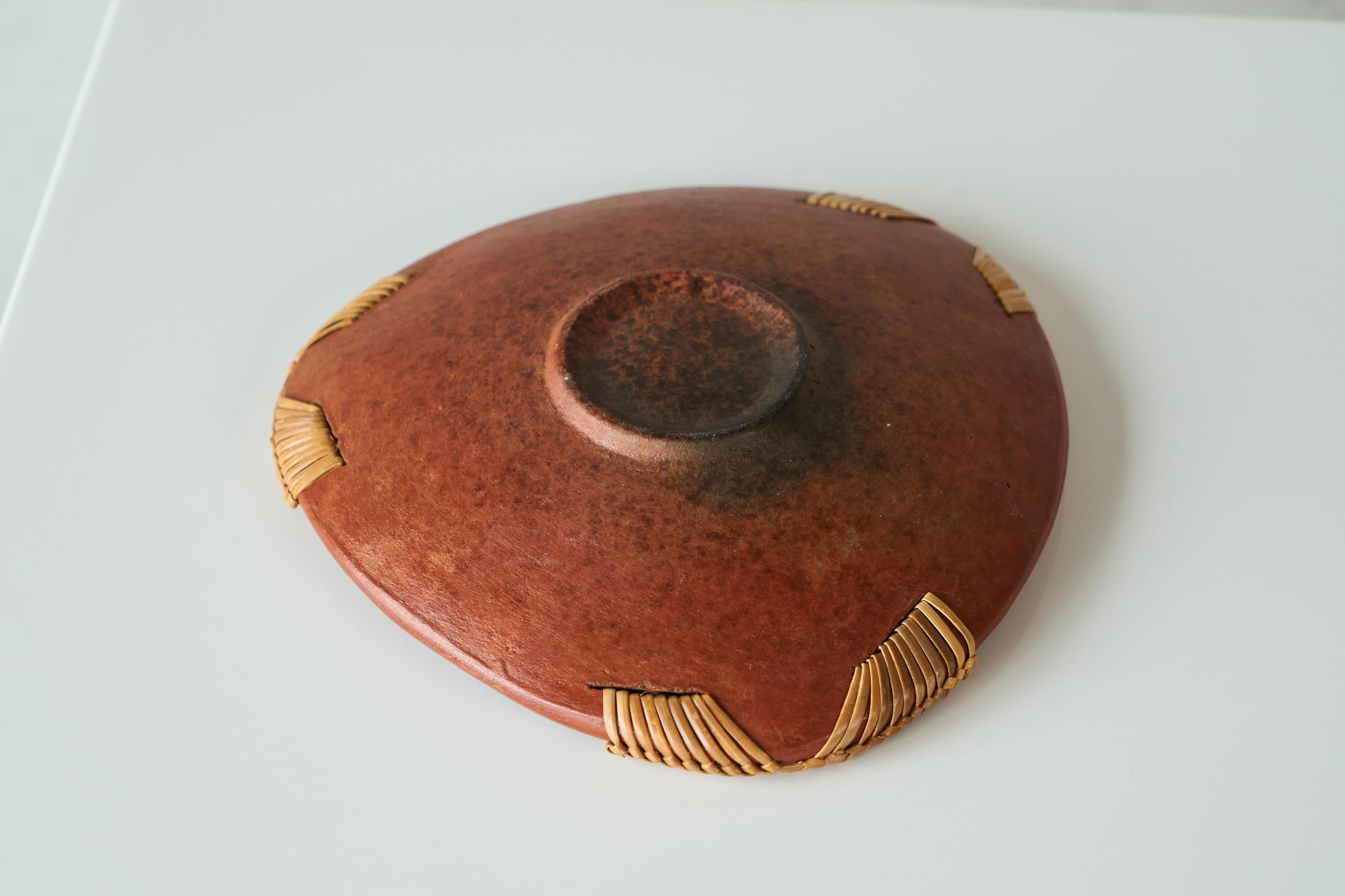 Mid Century Vide Poche in Terrakotta und Stroh 1960er Jahre im Angebot 3