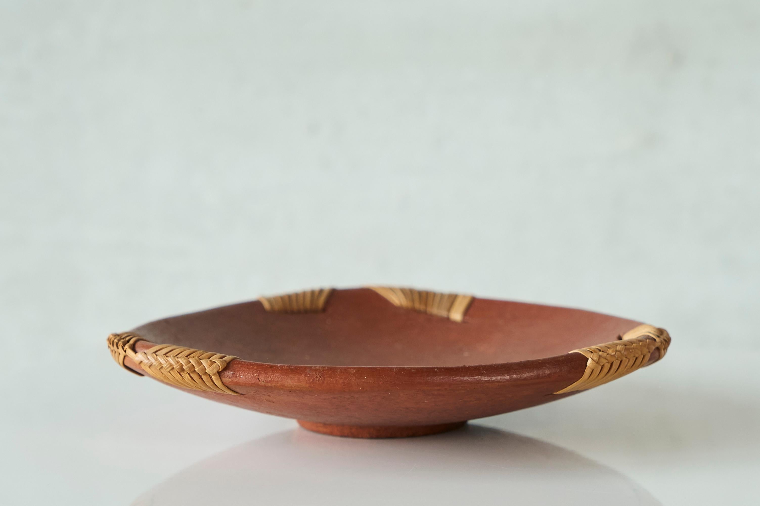 Mid Century Vide Poche in Terrakotta und Stroh 1960er Jahre (Moderne der Mitte des Jahrhunderts) im Angebot