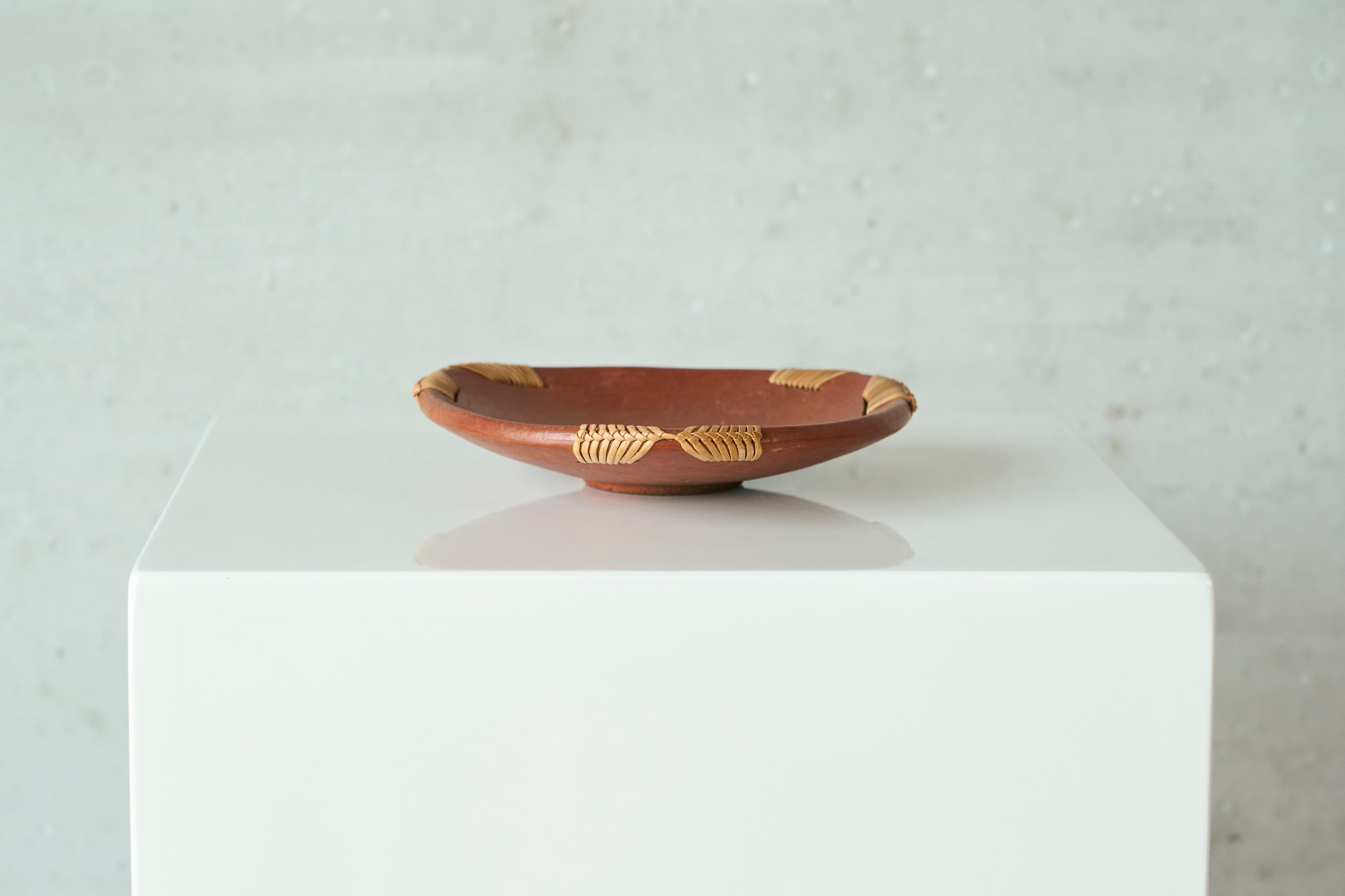 Mid Century Vide Poche in Terrakotta und Stroh 1960er Jahre im Angebot 1