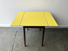 Mid-Century vintage 1960s dining / kitchen / Formica drop leaf table