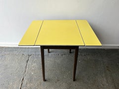 Mid-Century vintage 1960s dining / kitchen / Formica drop leaf table