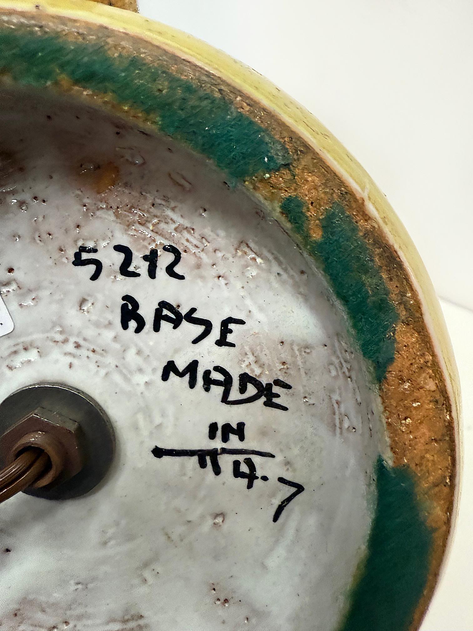 Mid-century Vintage Aldo Londi Pottery Table Lamp for Raymor Modern Lighting In Good Condition For Sale In Miami, FL