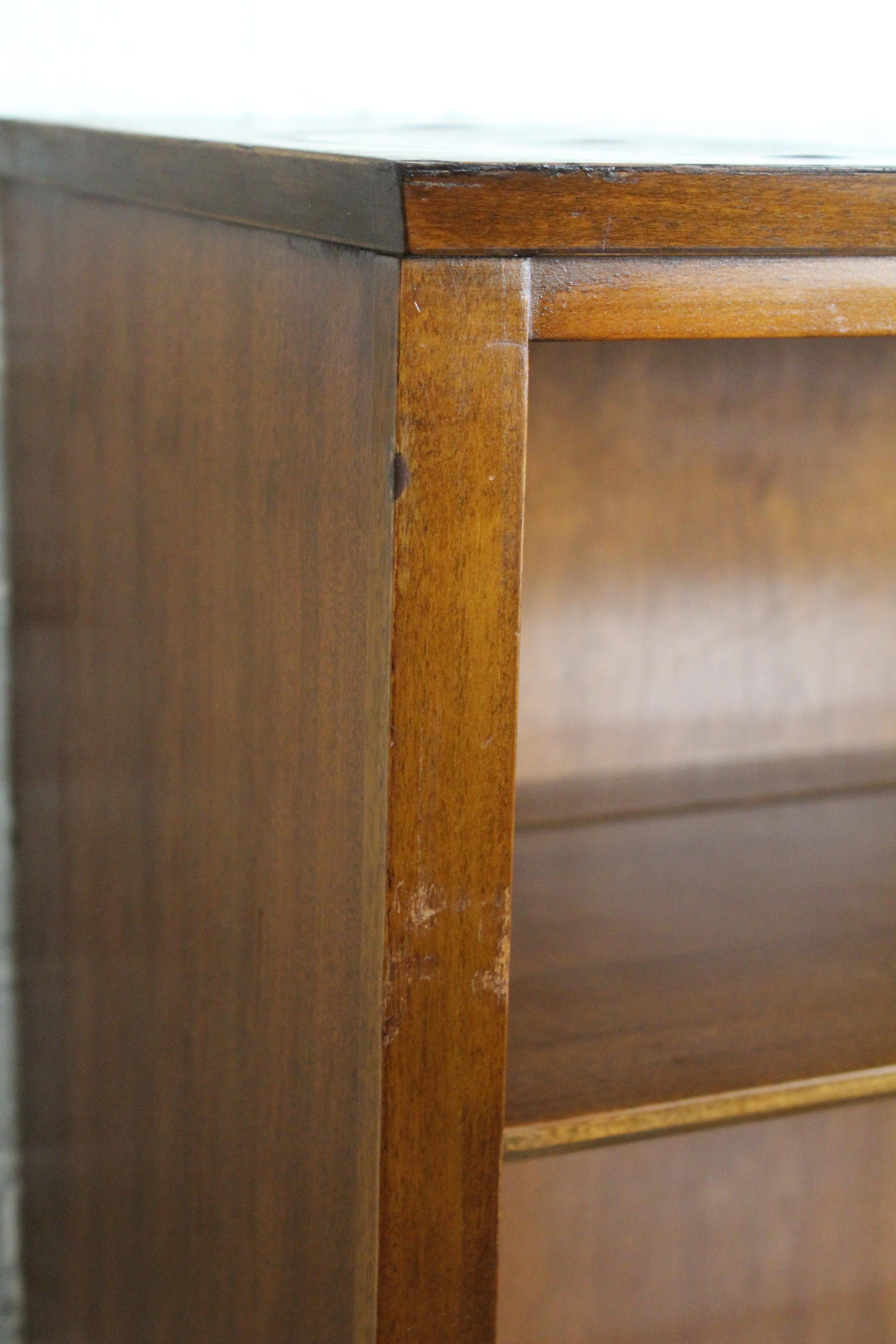 Mid-Century Vintage Bücherregal aus amerikanischem Nussbaum im Angebot 8