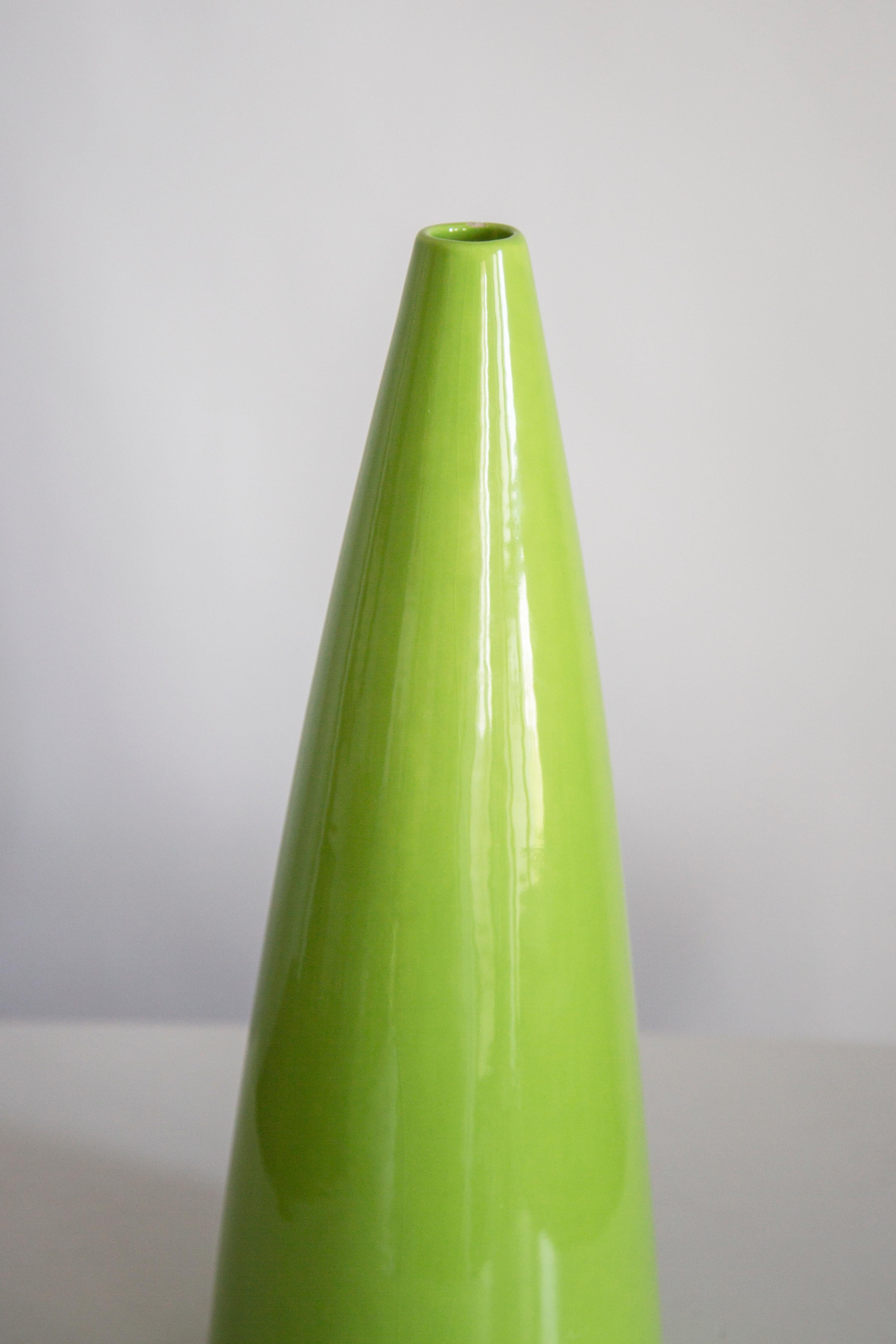 Mid-Century moderno Vaso verde in ceramica artistica di metà secolo, Europa, anni '70 in vendita