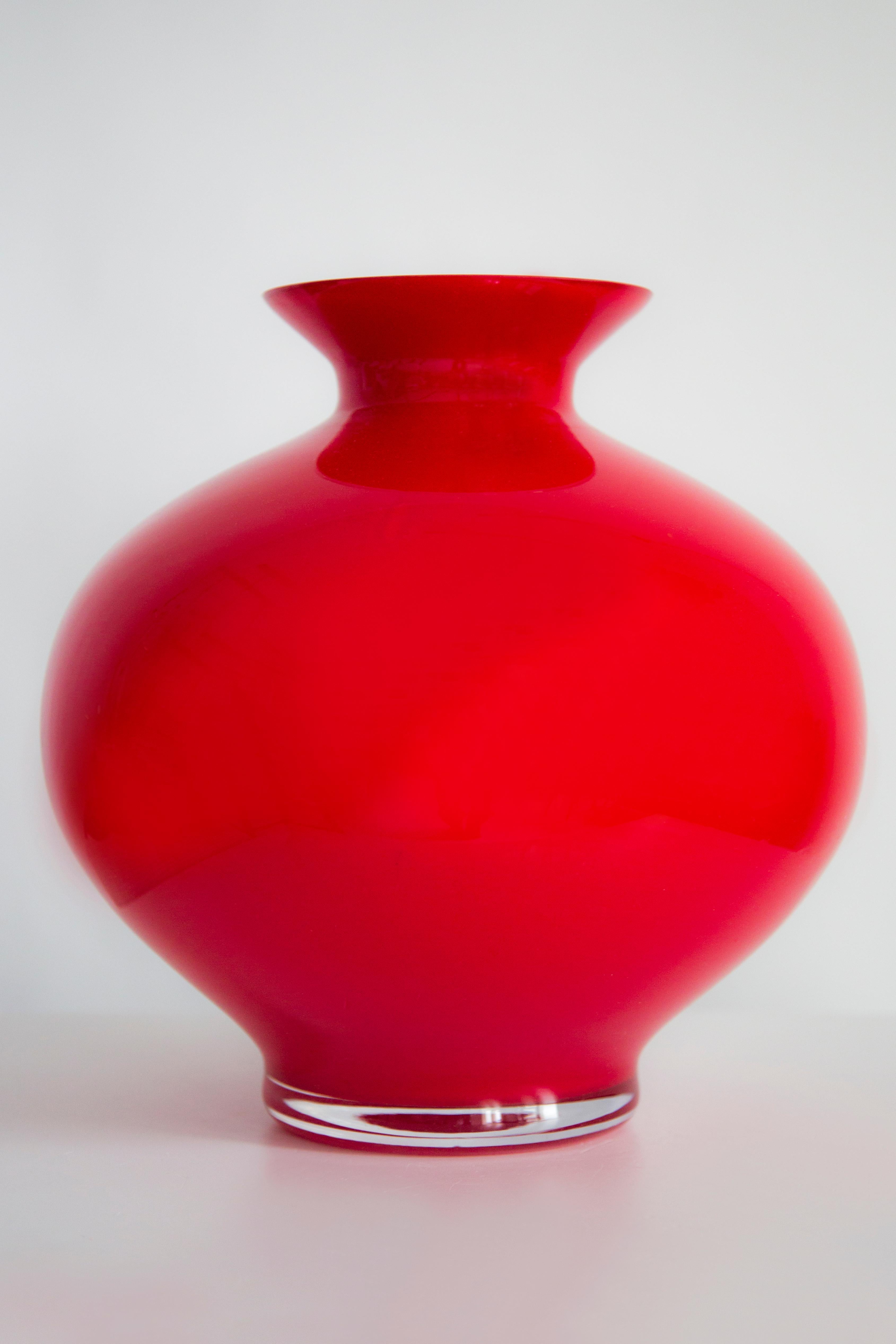 Vaso rosso grande in vetro artistico di metà secolo, Bigli, Europa, anni '70 In condizioni buone in vendita a 05-080 Hornowek, PL