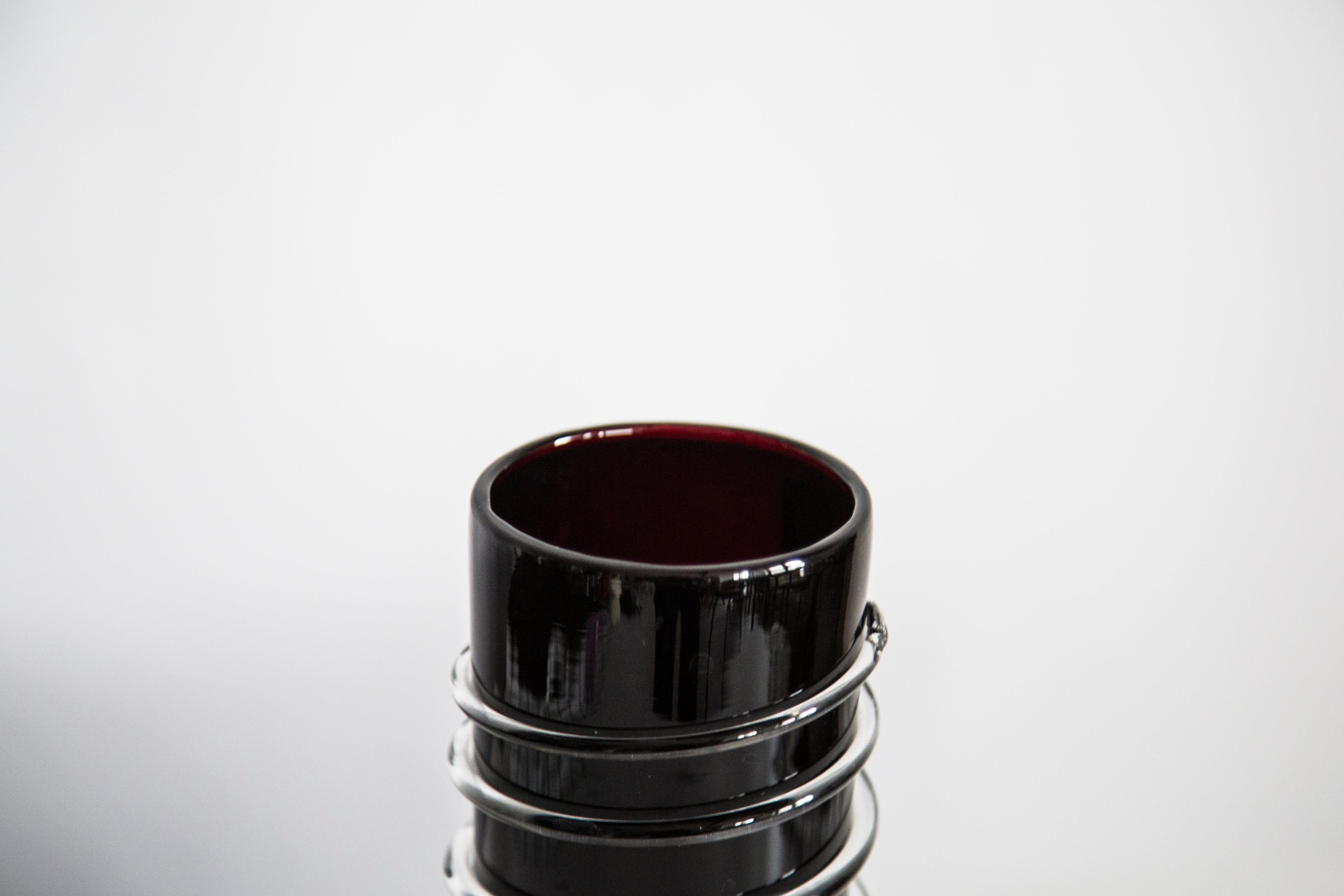 Jarrón negro de cristal artístico Mid Century Vintage, Tarnowiec, Sulczan, Europa, años 70 Polaco en venta
