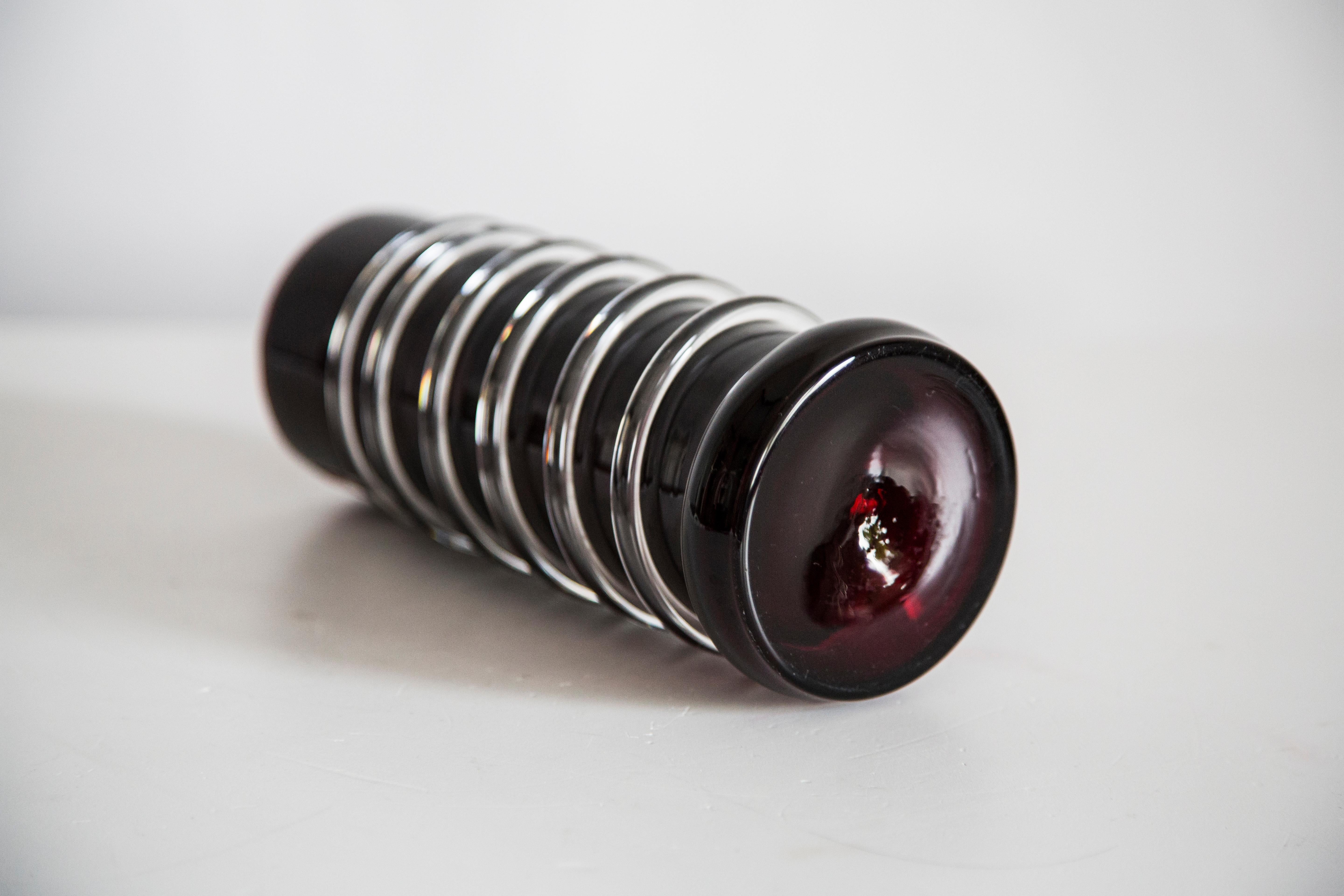 Jarrón negro de cristal artístico Mid Century Vintage, Tarnowiec, Sulczan, Europa, años 70 Tallado a mano en venta