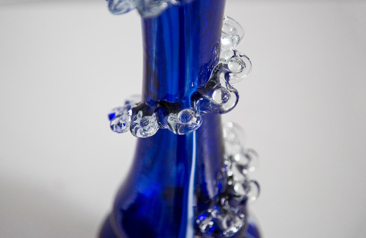 Verre Vase en verre artistique bleu foncé du milieu du siècle dernier, Europe, 1970 en vente