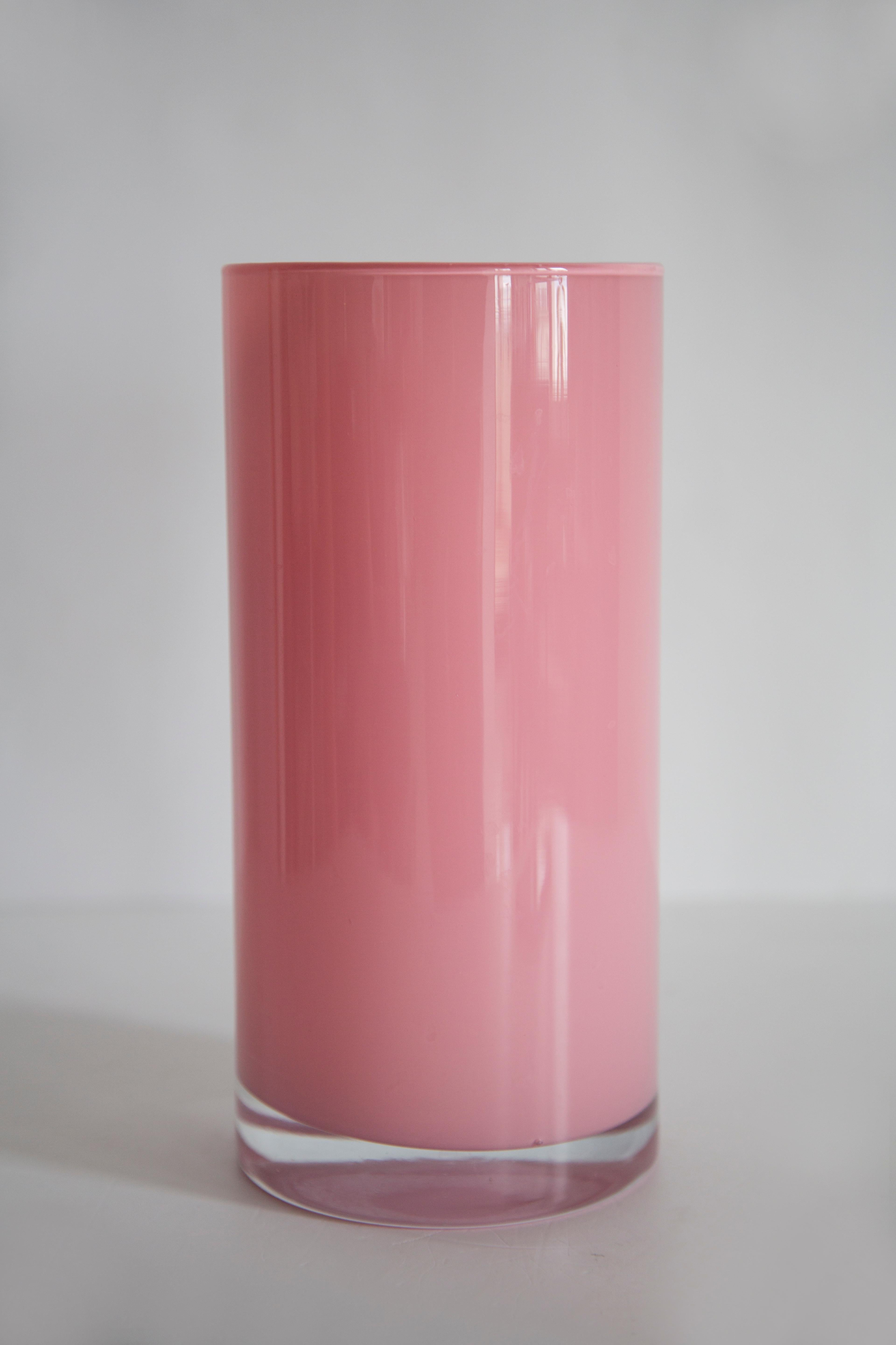 Jarrón rosa de cristal artístico Mid Century Vintage, Tarnowiec, Europa, años 70 en venta 1