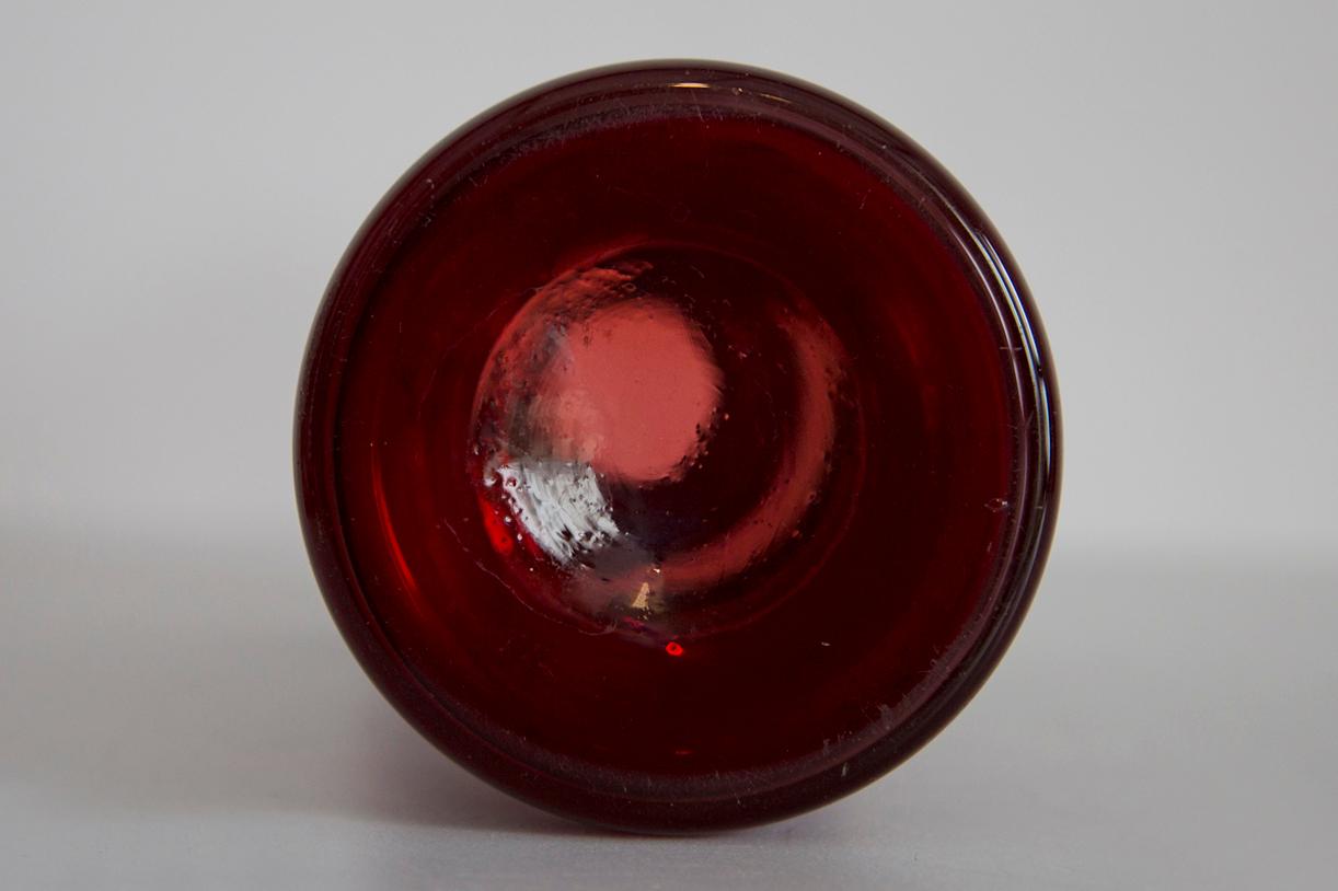 Vaso rosso in vetro artistico di metà secolo, Tarnowiec, Sulczan, Europa, anni '70 in vendita 3