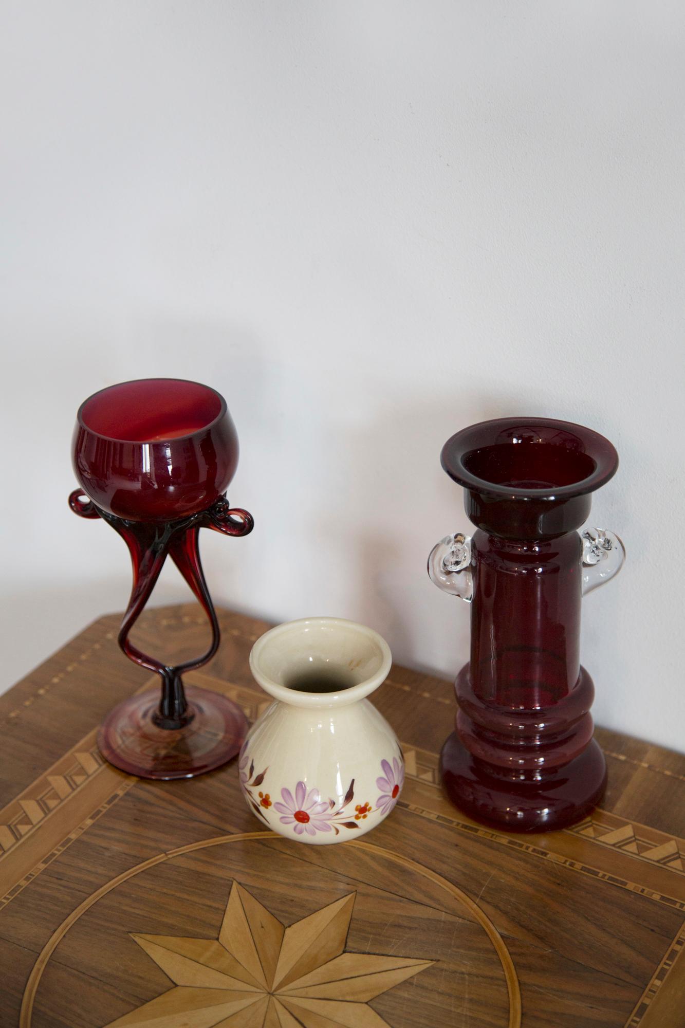 Polacco Vaso rosso in vetro artistico di metà secolo, Tarnowiec, Sulczan, Europa, anni '70 in vendita