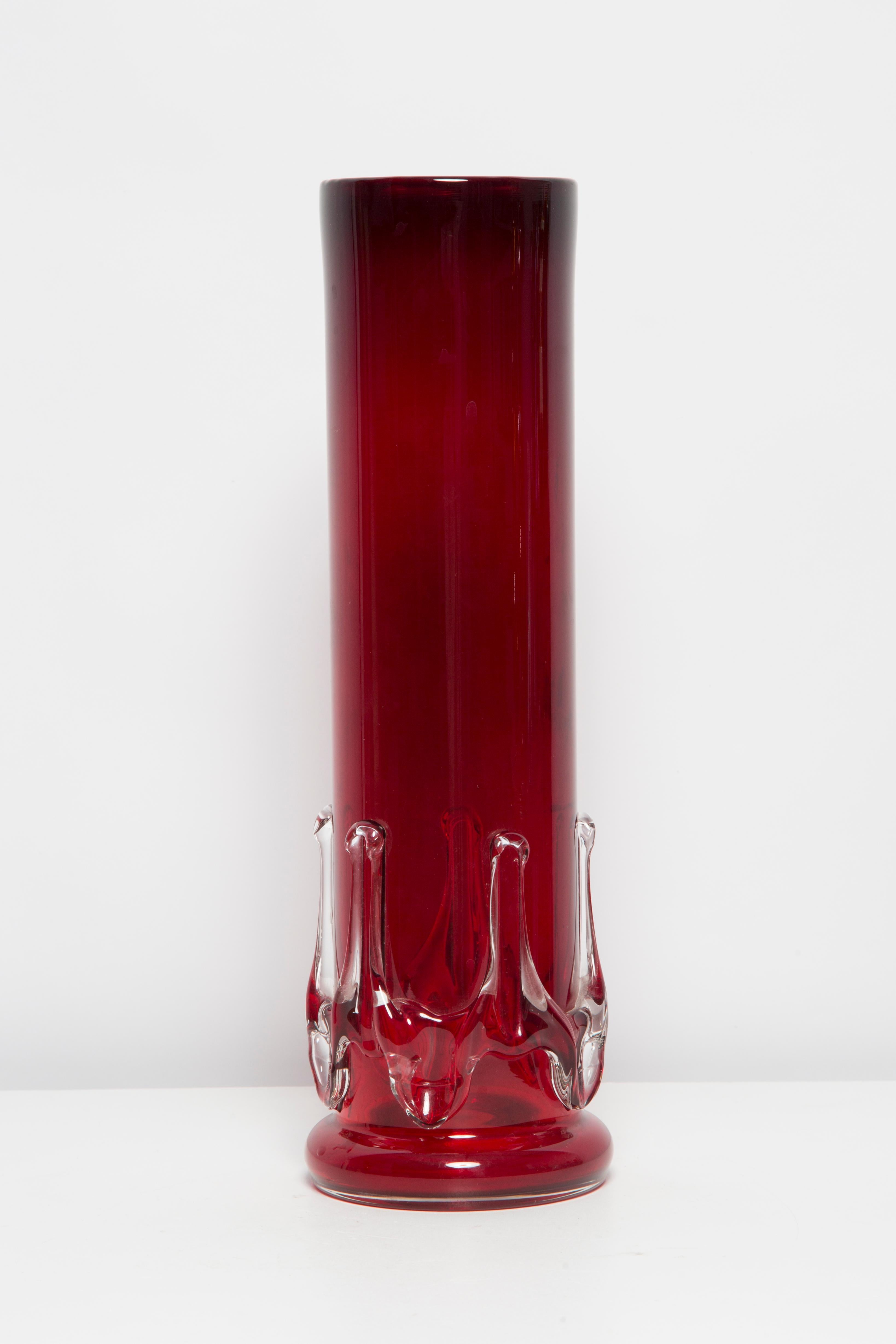 Mid Century Vintage Artistic Glass Red Vase, Tarnowiec, Sulczan, Europe, 1970s In Good Condition For Sale In 05-080 Hornowek, PL