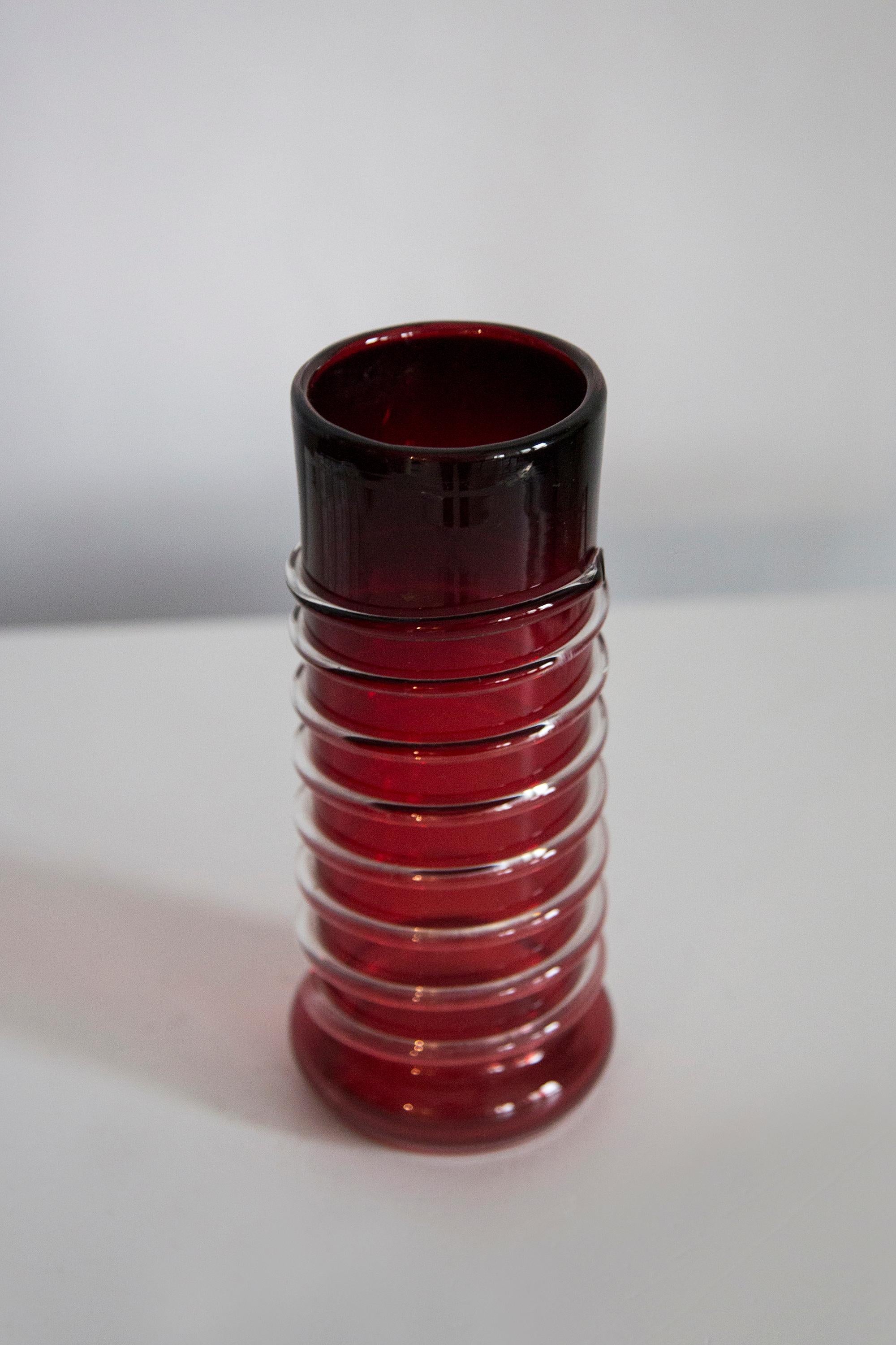 Mid Century Vintage Artistic Glass Red Vase, Tarnowiec, Sulczan, Europe, 1970s In Good Condition For Sale In 05-080 Hornowek, PL