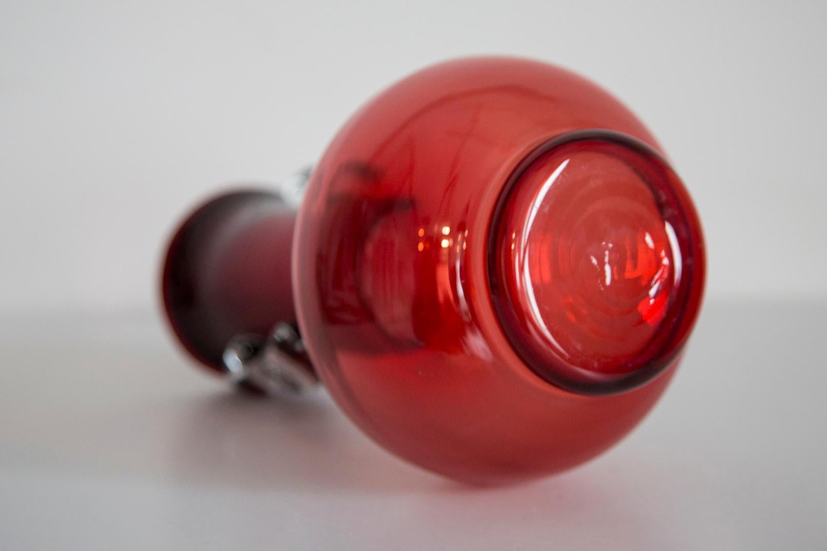 XX secolo Vaso rosso in vetro artistico di metà secolo, Tarnowiec, Sulczan, Europa, anni '70 in vendita