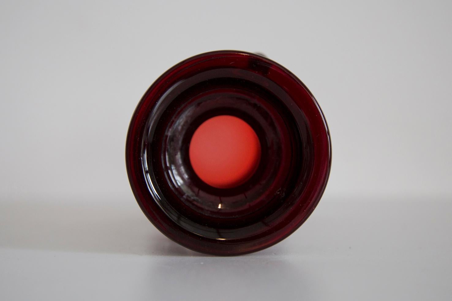 Vaso rosso in vetro artistico di metà secolo, Tarnowiec, Sulczan, Europa, anni '70 in vendita 1