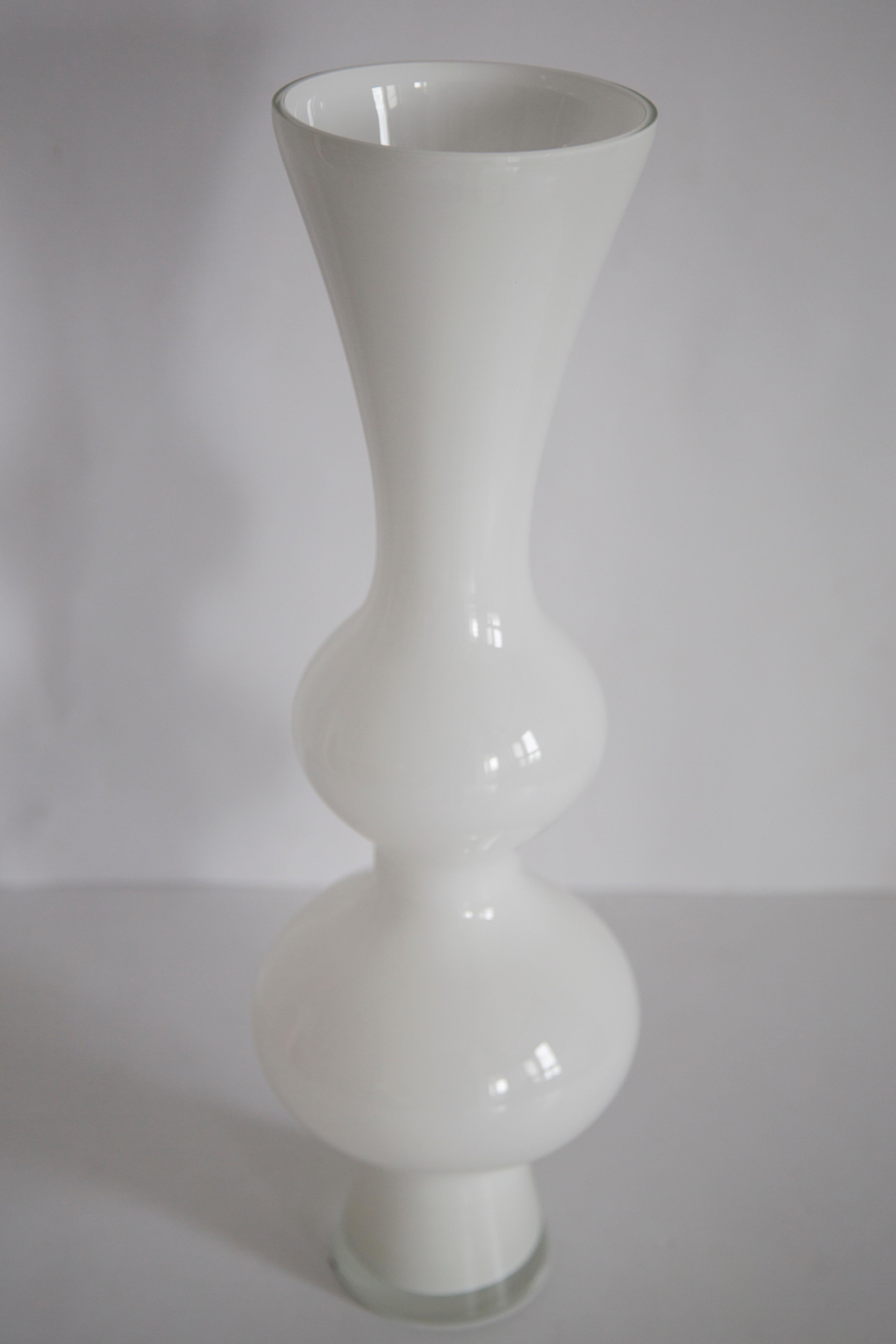 Mid Century Vintage Artistic Glass White Vase, Tarnowiec, Europe, 1970s In Good Condition For Sale In 05-080 Hornowek, PL