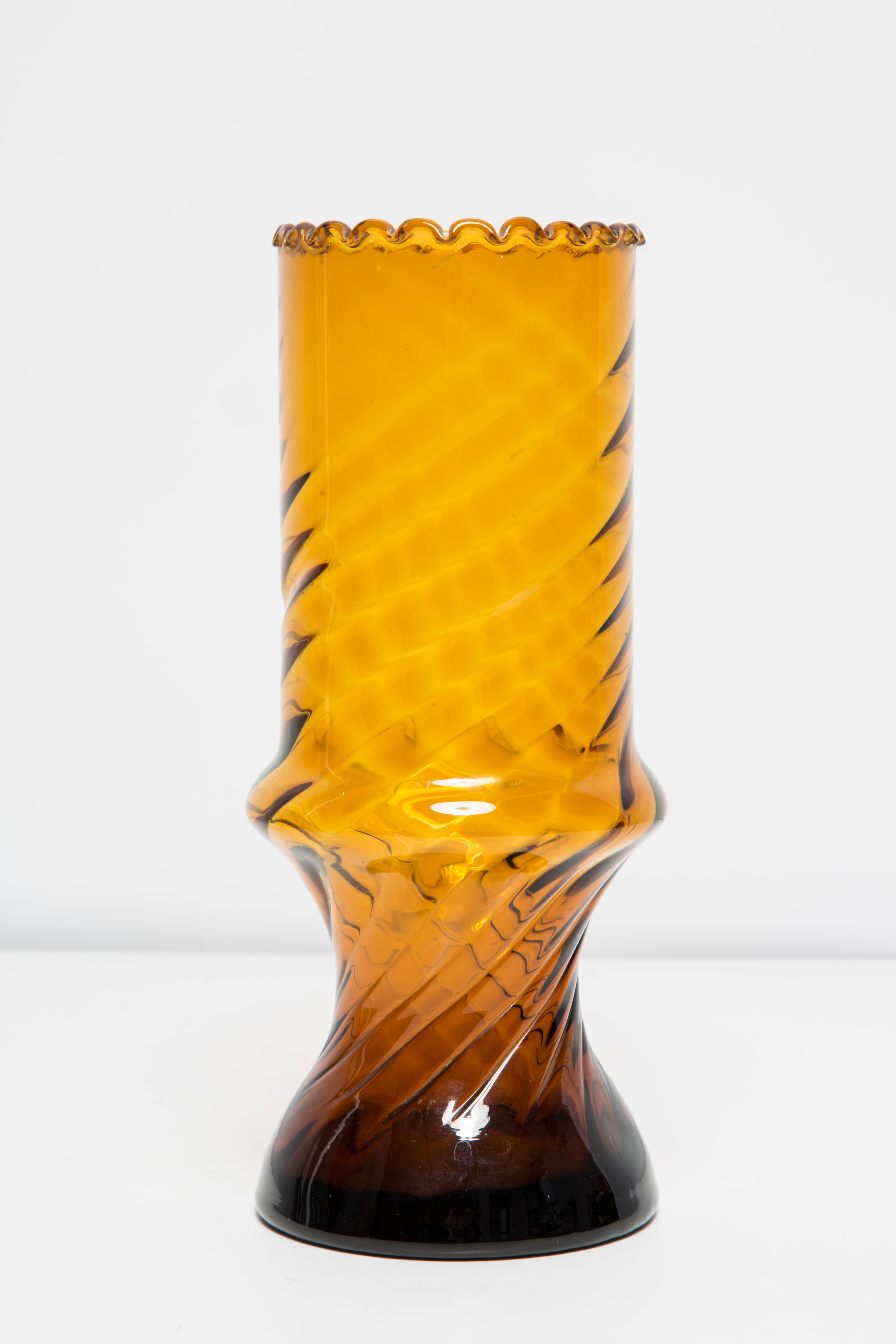 Mid Century Vintage Artistic Glass Yellow Vase with a Frill, Europe, 1970s In Excellent Condition For Sale In 05-080 Hornowek, PL