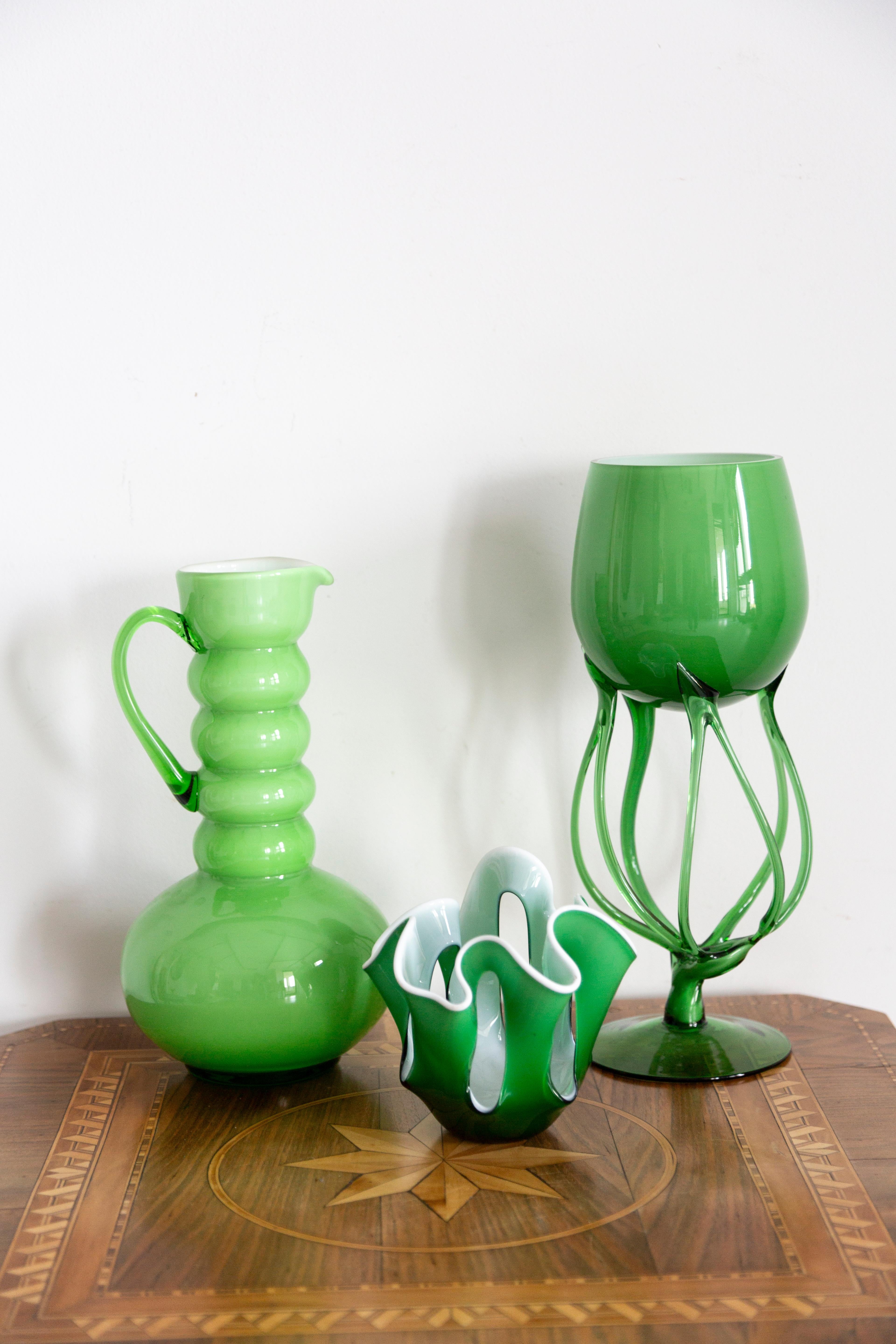 Mid Century Vintage Artistic Green Big Glass Vase, Polen, Europa, 1970er Jahre (Moderne der Mitte des Jahrhunderts) im Angebot
