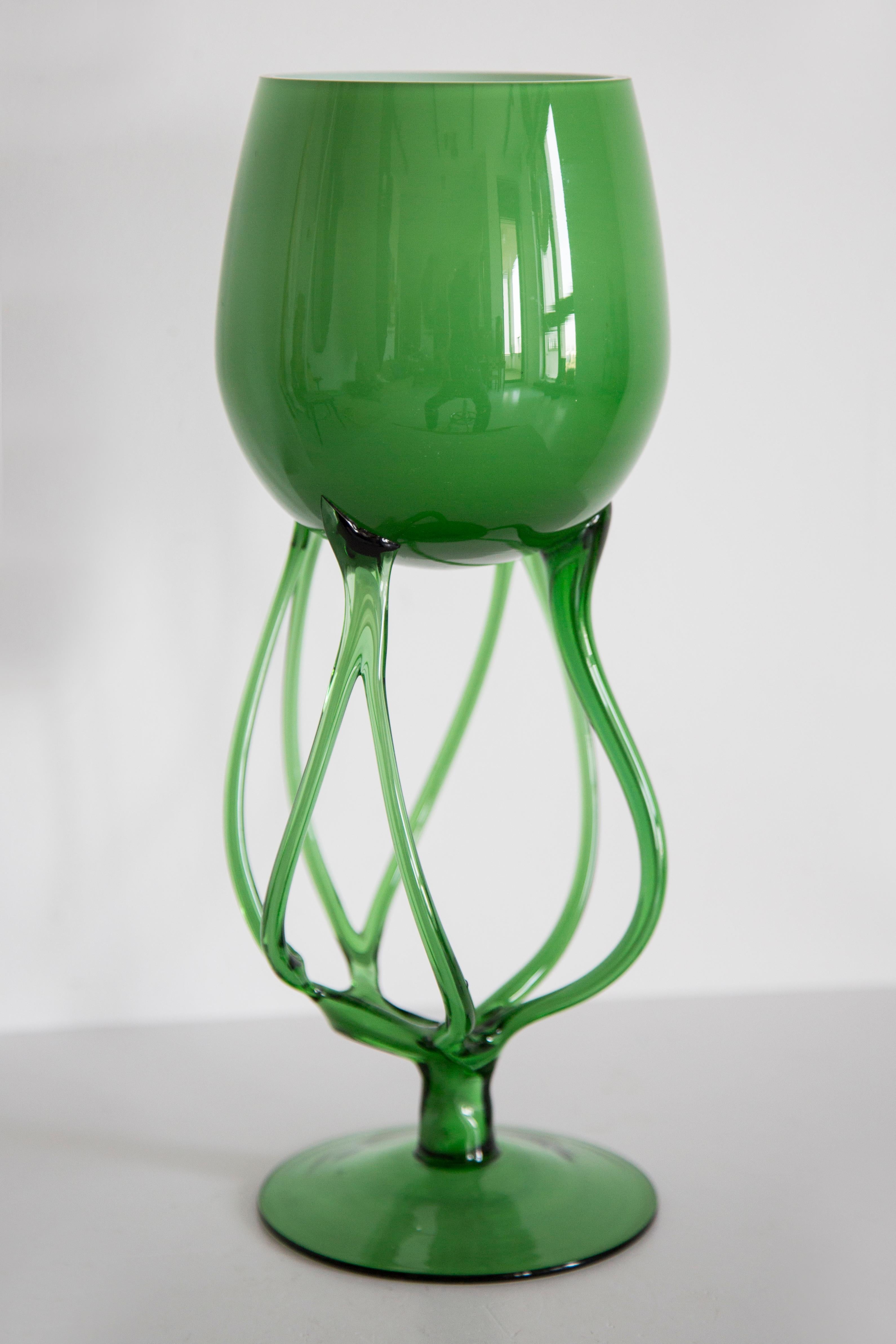 Mid Century Vintage Artistic Green Big Glass Vase, Polen, Europa, 1970er Jahre (Polnisch) im Angebot