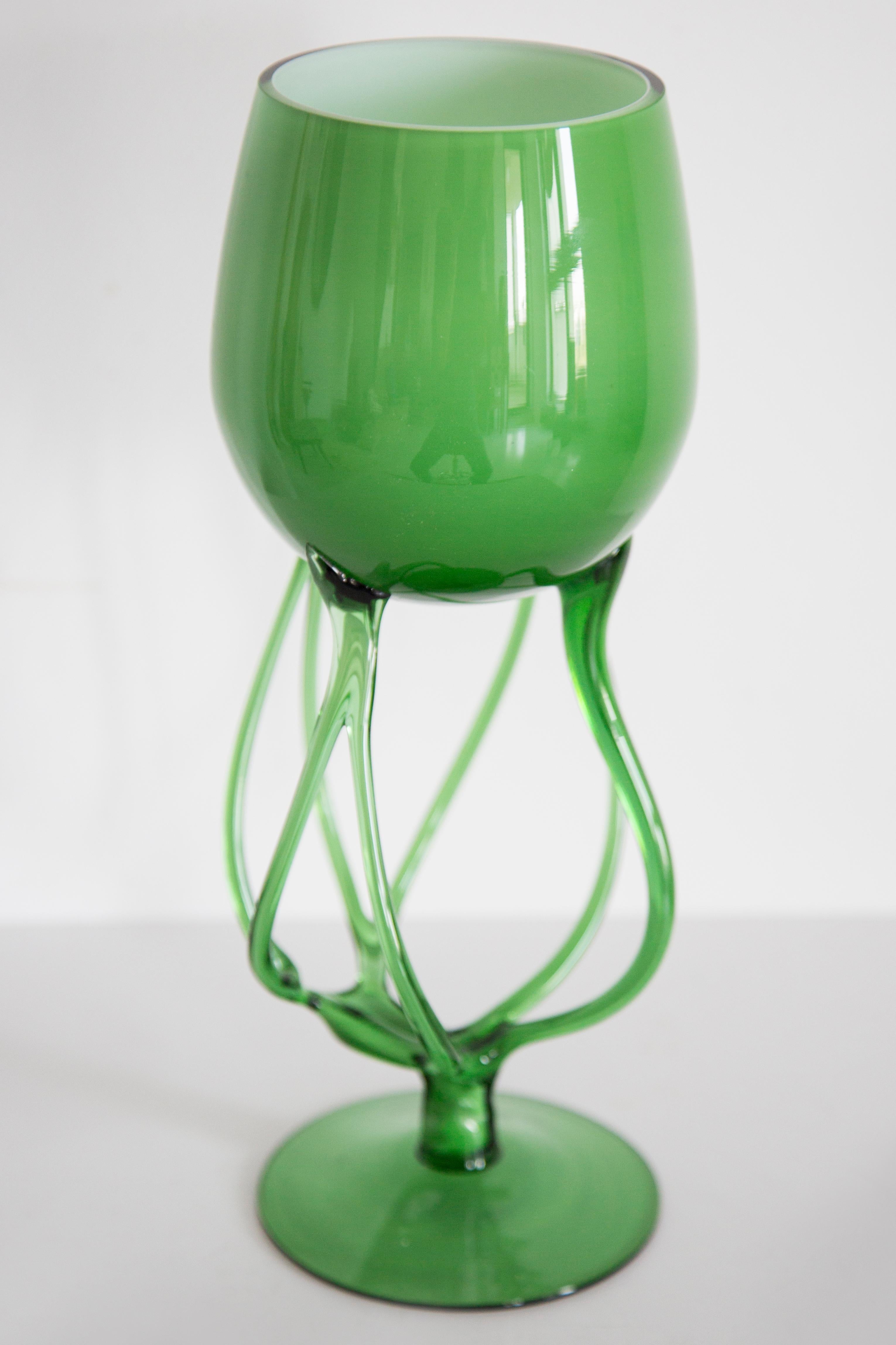 Mid Century Vintage Artistic Green Big Glass Vase, Polen, Europa, 1970er Jahre im Zustand „Hervorragend“ im Angebot in 05-080 Hornowek, PL