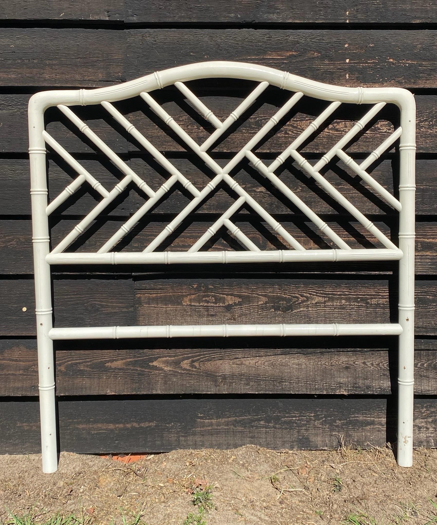 Beautiful midcentury Bohemian, Hollywood Regency, headboard in bamboo, Rattan. The headboard has been lacquered White and remains in a good vintage condition with some small damages to the paint. See Photo's.