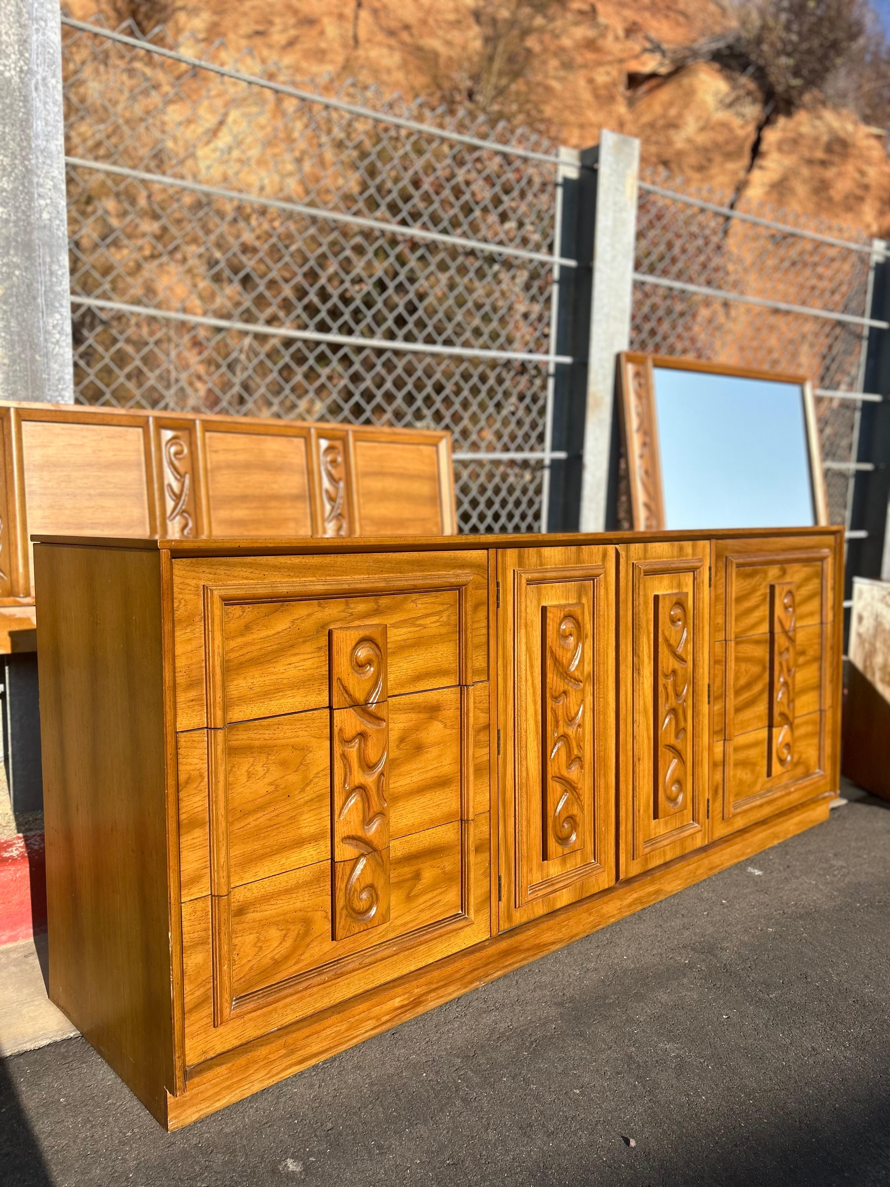 Mid Century Vintage BASSETT Bedroom Furniture Set - 5 Pieces 2