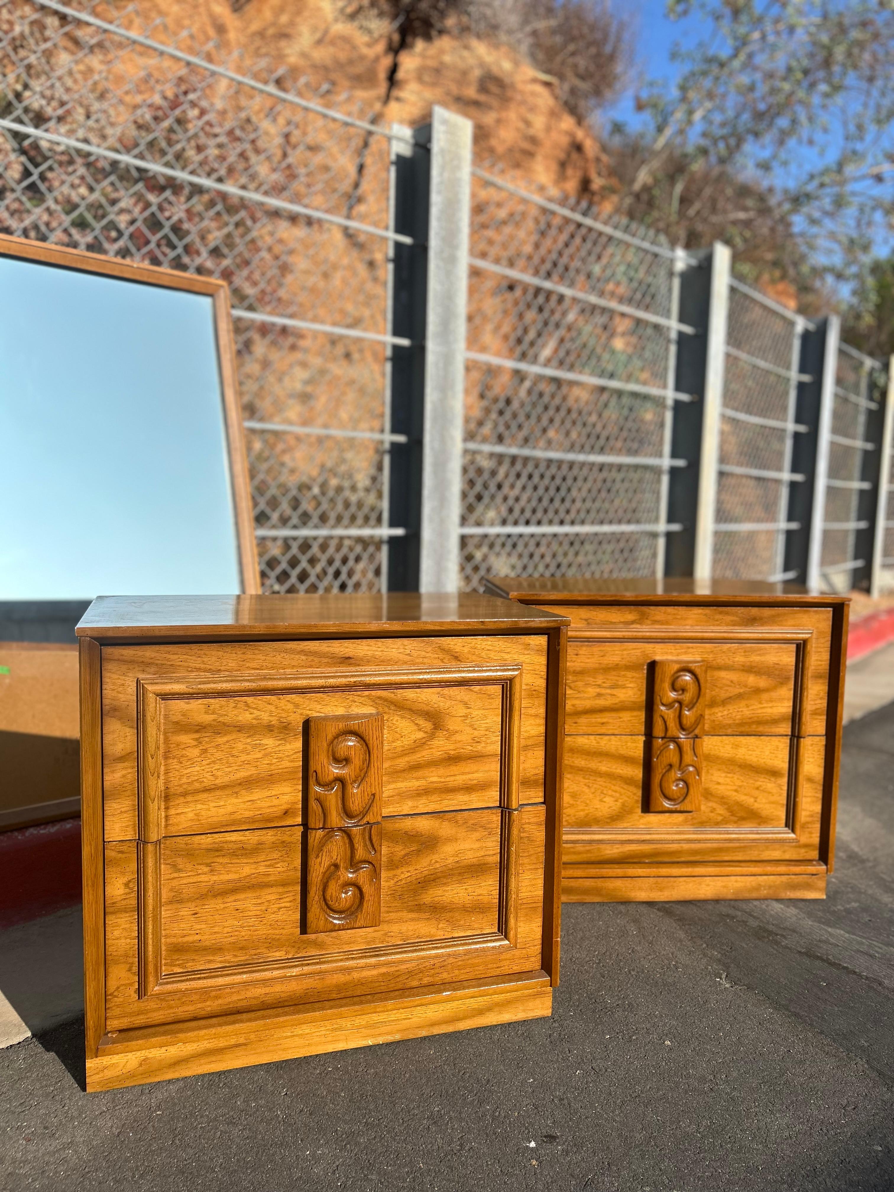Mid Century Vintage BASSETT Bedroom Furniture Set - 5 Pieces 3