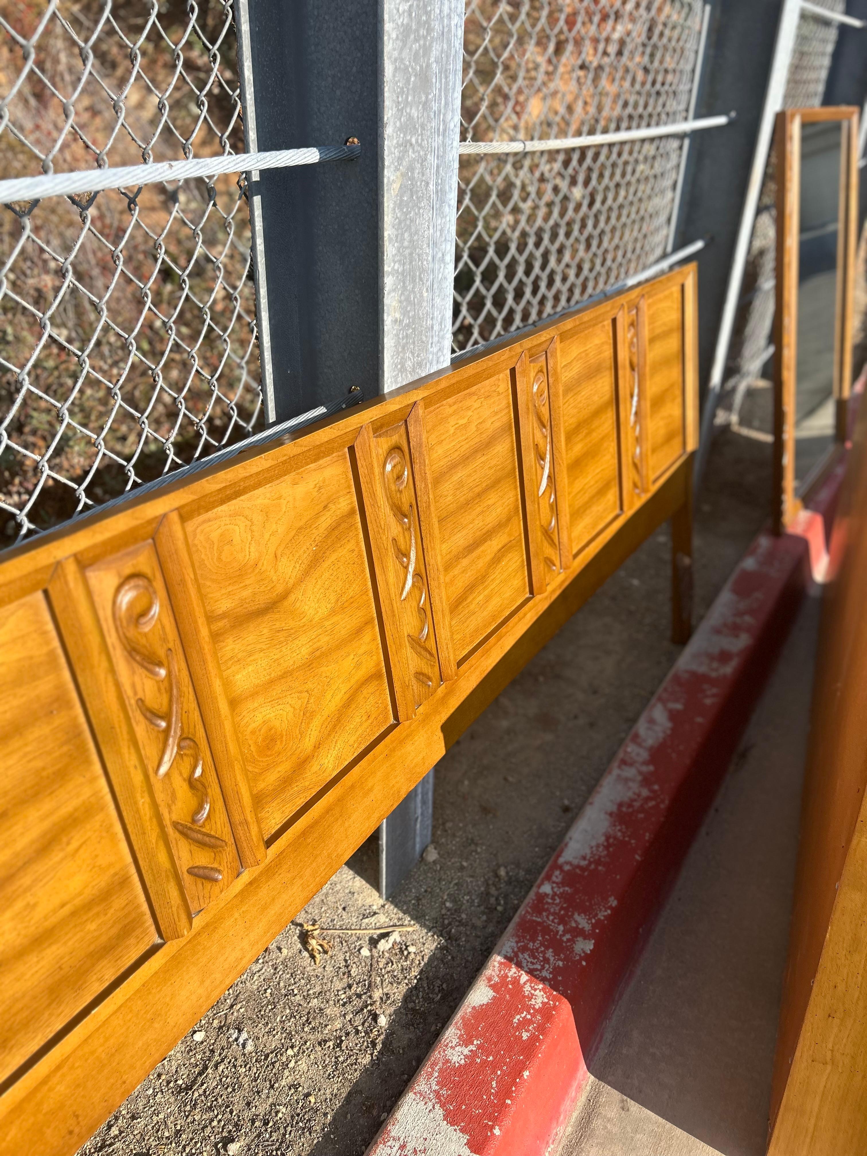 Mid Century Vintage BASSETT Bedroom Furniture Set - 5 Pieces 5