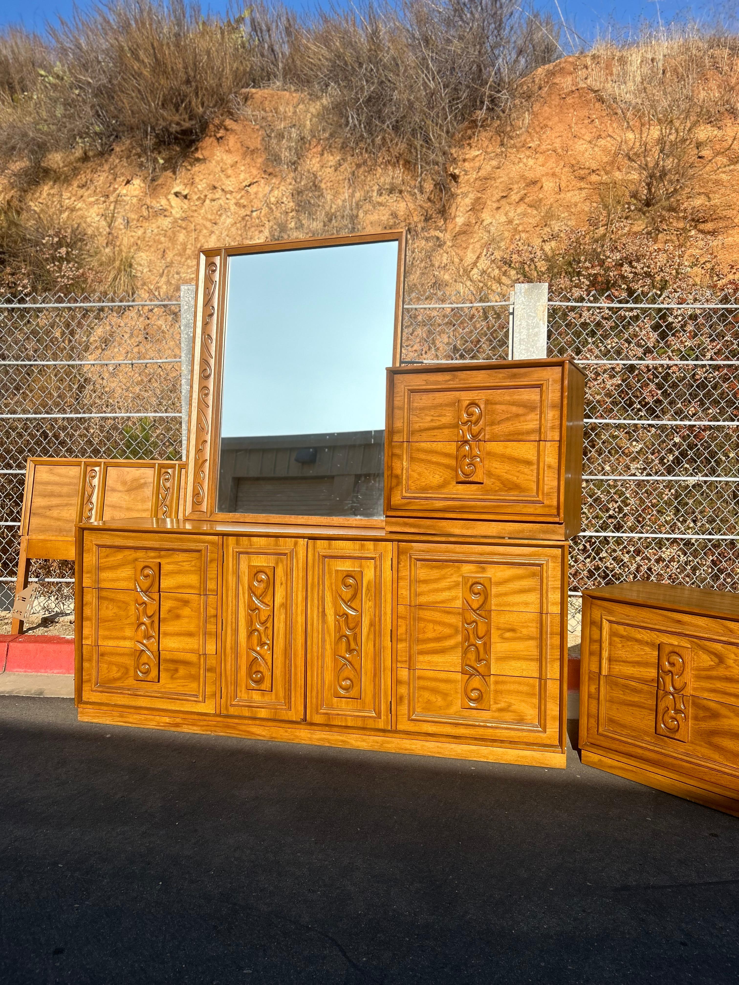 Mid Century Vintage BASSETT Bedroom Furniture Set - 5 Pieces 6