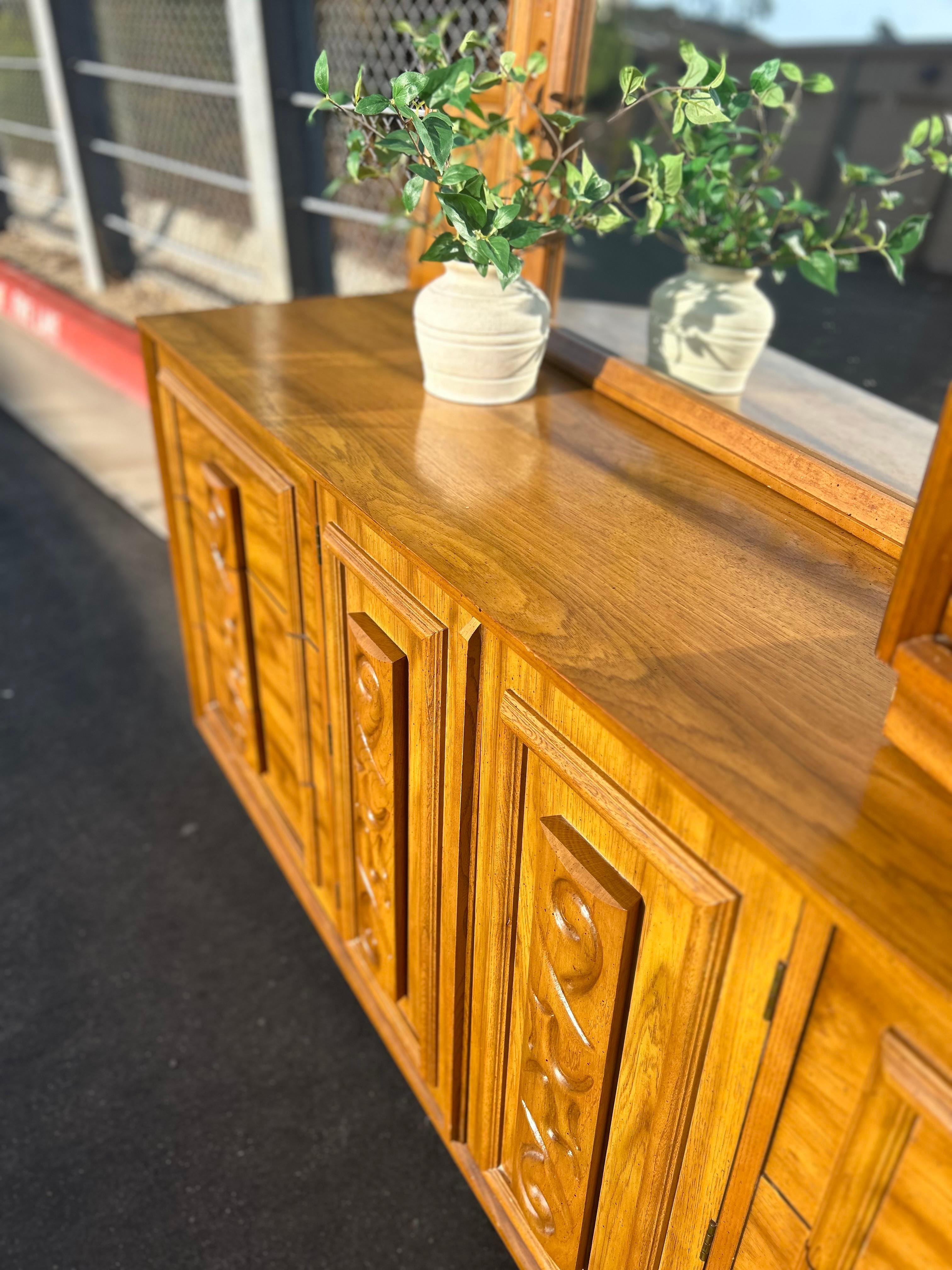 Mid Century Vintage BASSETT Bedroom Furniture Set - 5 Pieces 7