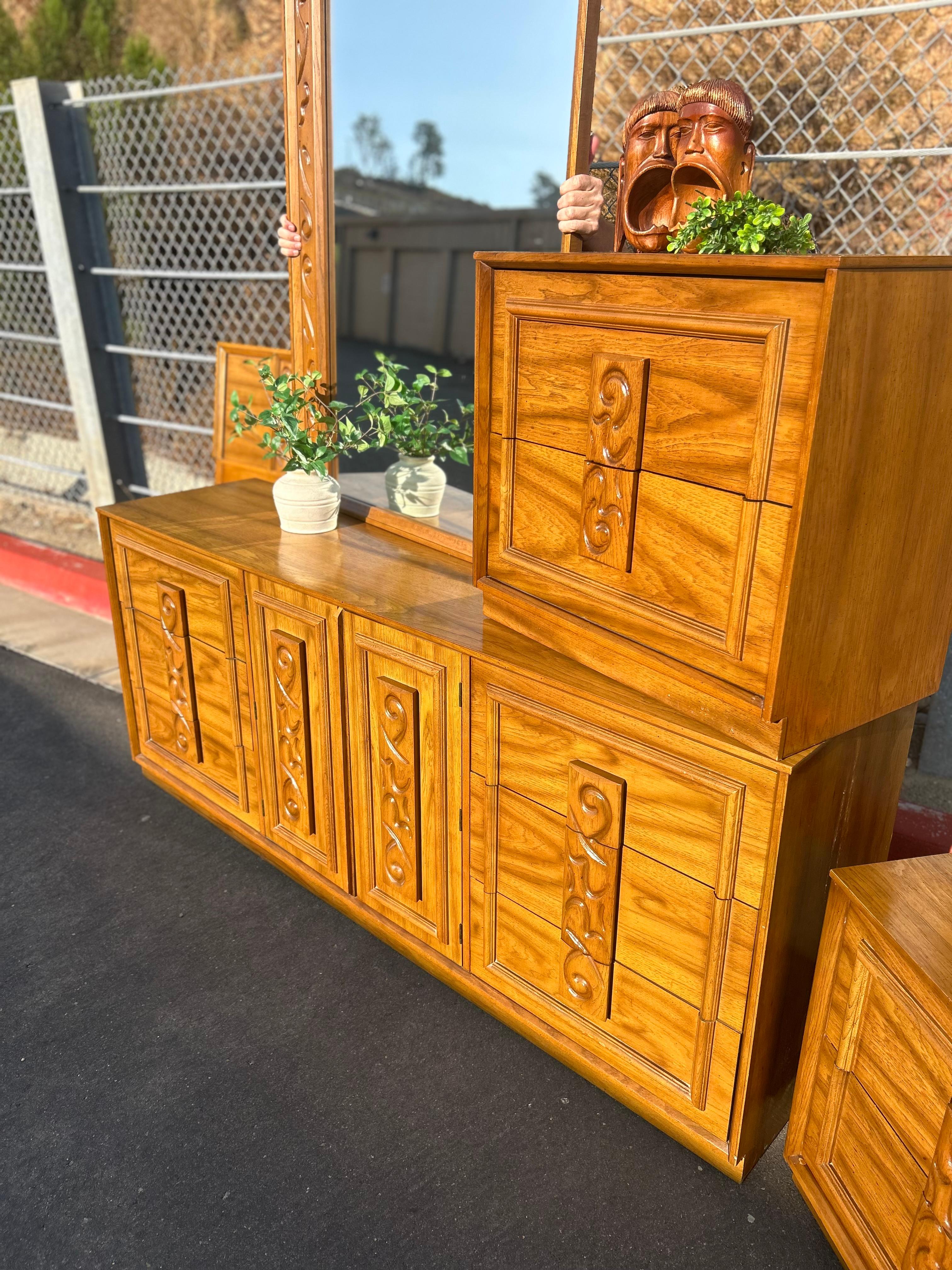 Mid Century Vintage BASSETT Bedroom Furniture Set - 5 Pieces 8