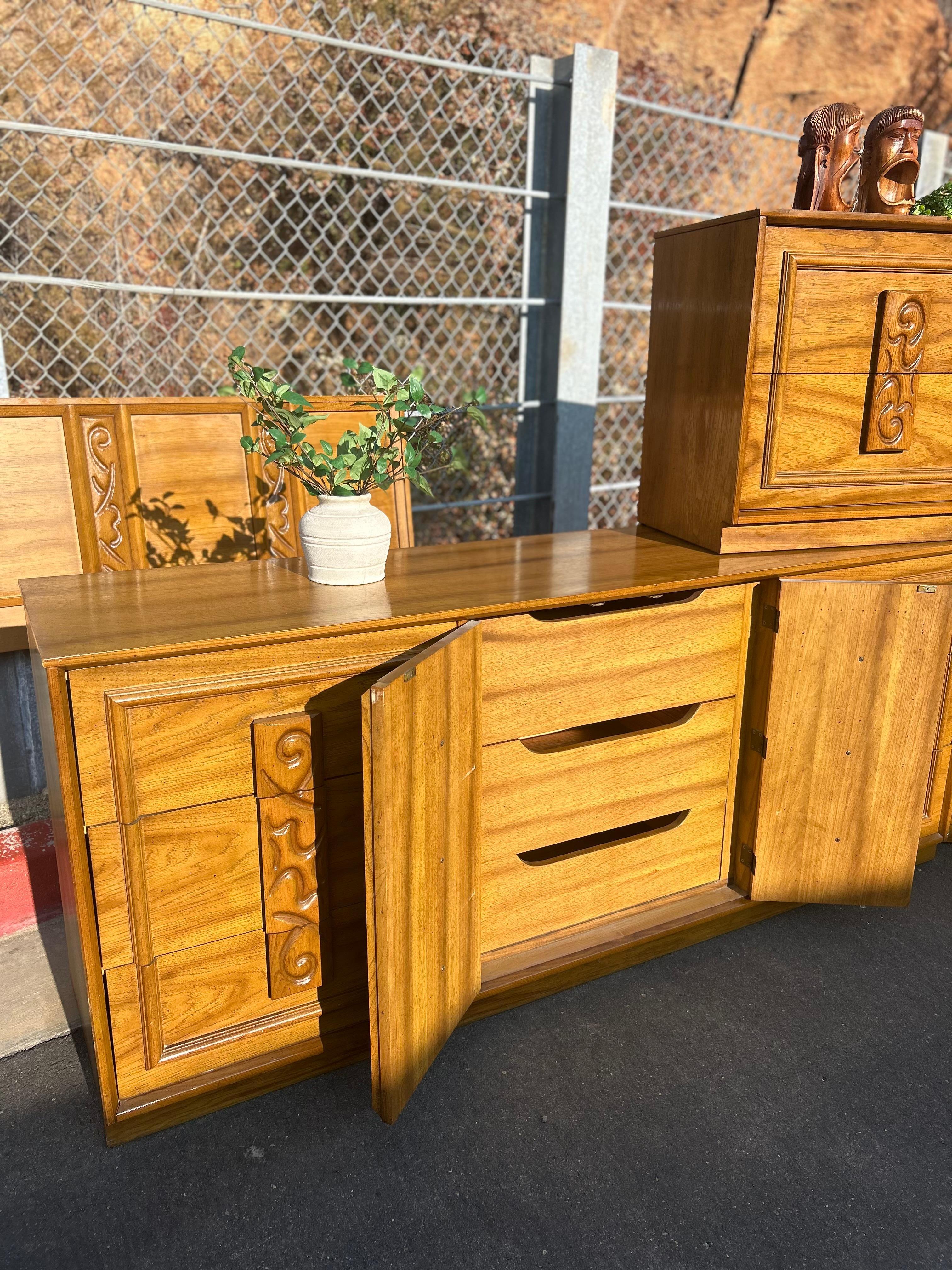 Mid Century Vintage BASSETT Bedroom Furniture Set - 5 Pieces 9