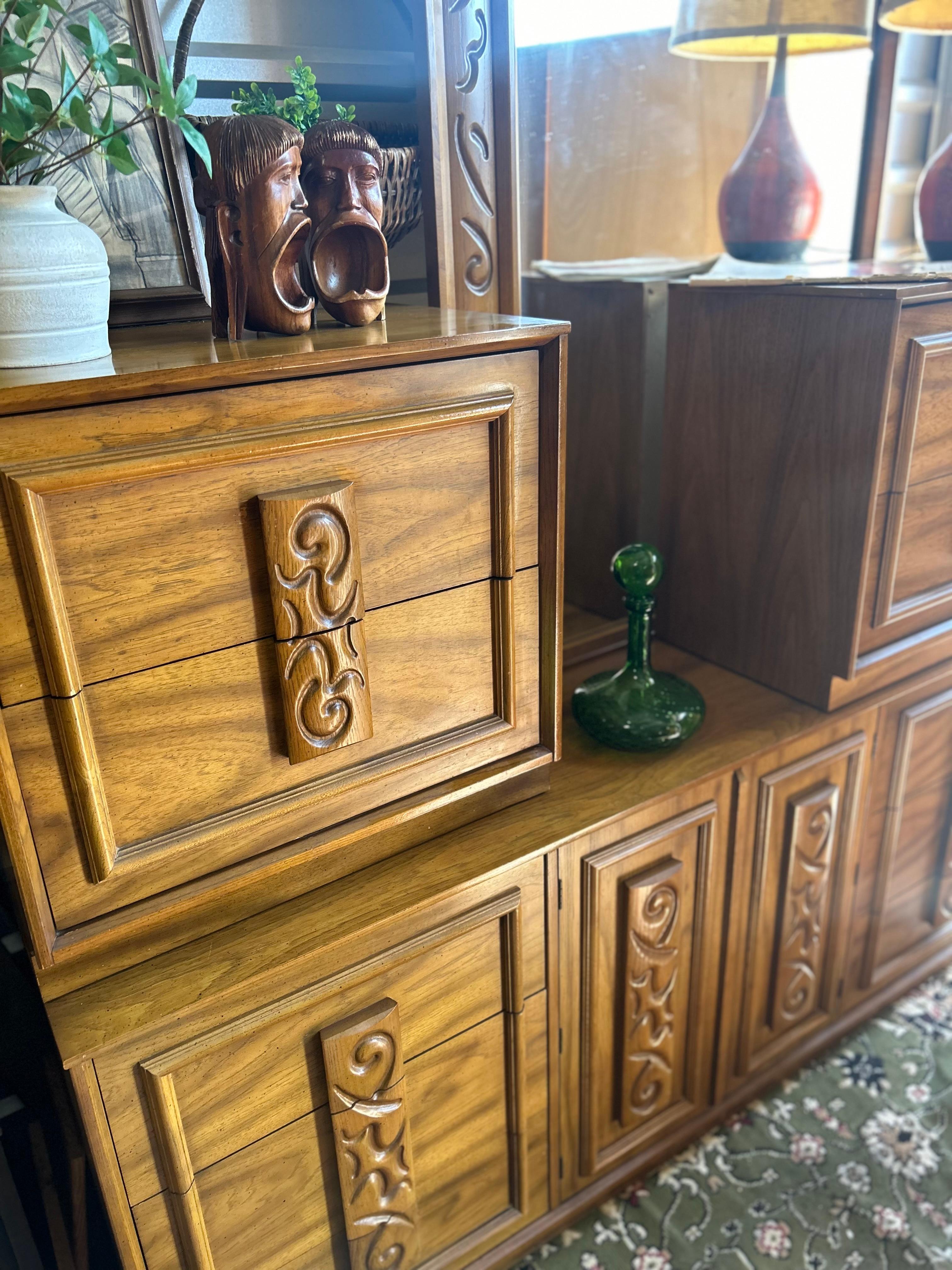 Mid-Century Modern Mid Century Vintage BASSETT Bedroom Furniture Set - 5 Pieces