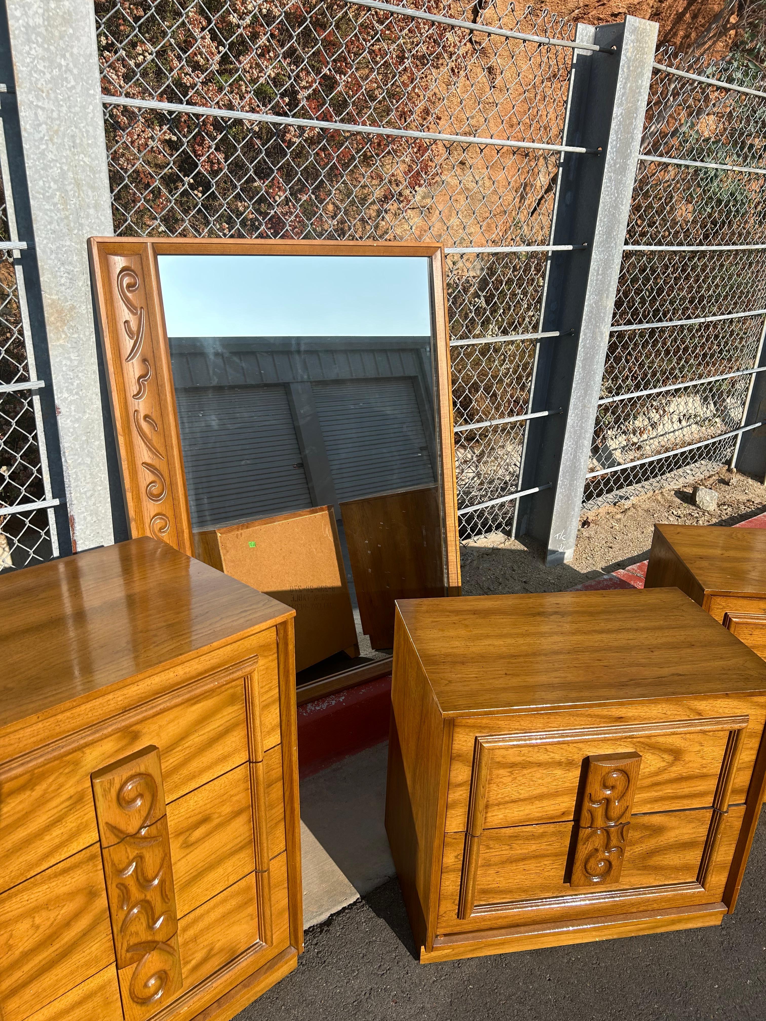 Mid-20th Century Mid Century Vintage BASSETT Bedroom Furniture Set - 5 Pieces