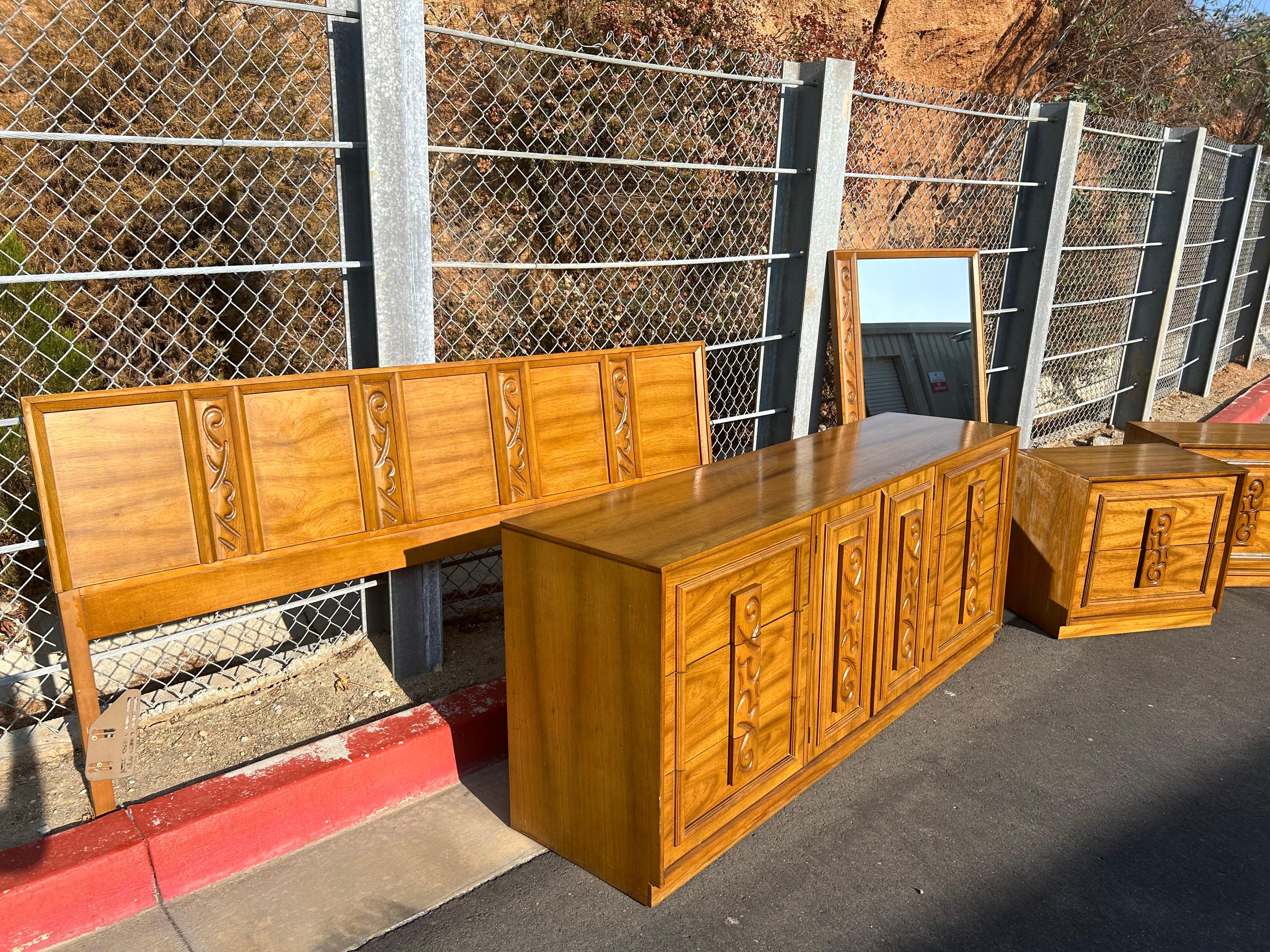 Wood Mid Century Vintage BASSETT Bedroom Furniture Set - 5 Pieces